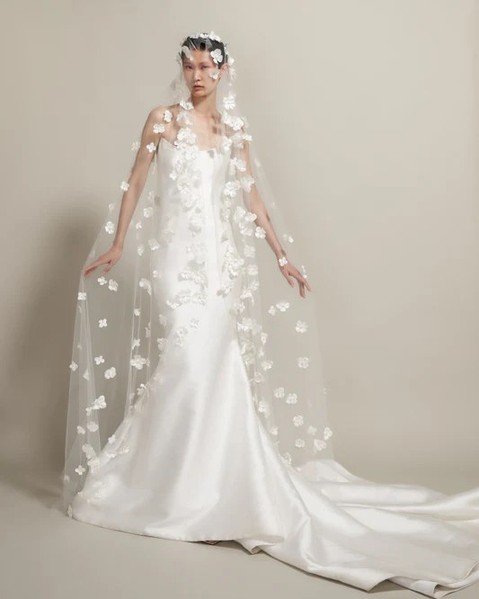 @reemacrawedding
Blooms Bridal Collection.
 
Sculpted satin elegance paired with a cascading floral-applique veil. Soft romance in every layered detail 

#NYLBFW #WeddingInspiration #BridalFashion #WeddingDress #BridalInspo #WeddingStyle #RomanticWed