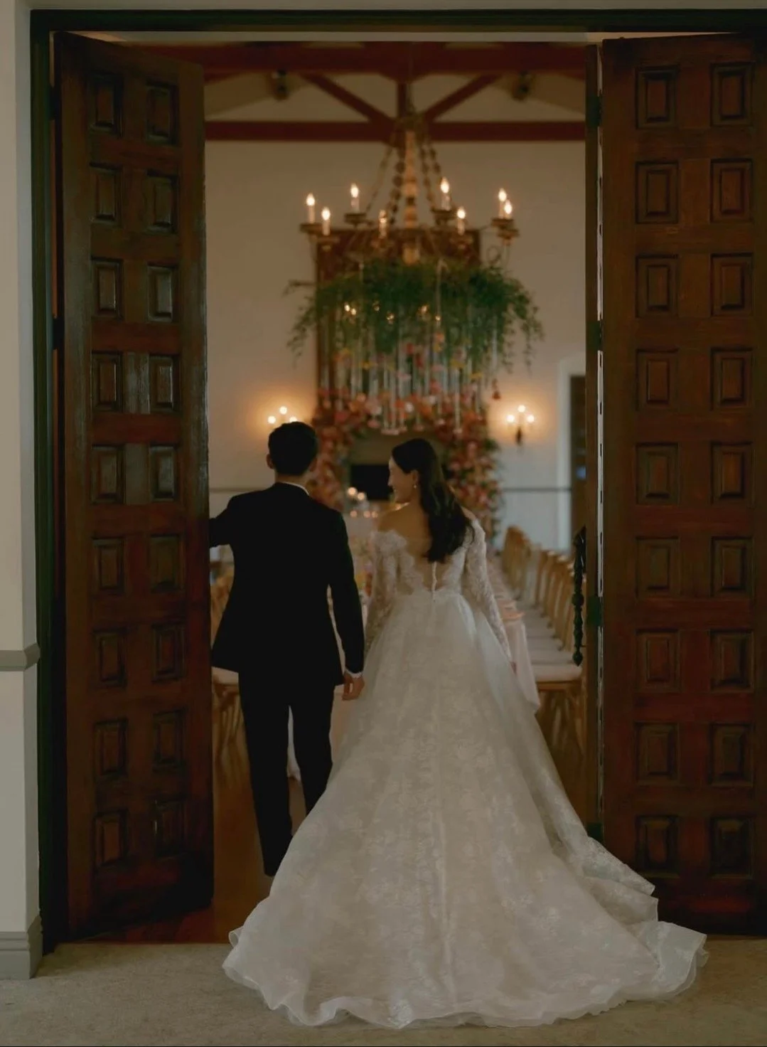 @reemacrawedding
Reema Acra elegance in motion. A gown made for grand entrances and unforgettable celebrations

 #NYLBFW #WeddingInspiration #BridalFashion #WeddingDress #BridalInspo #WeddingStyle #RomanticWedding #WeddingPhotography #BridalStyle #De