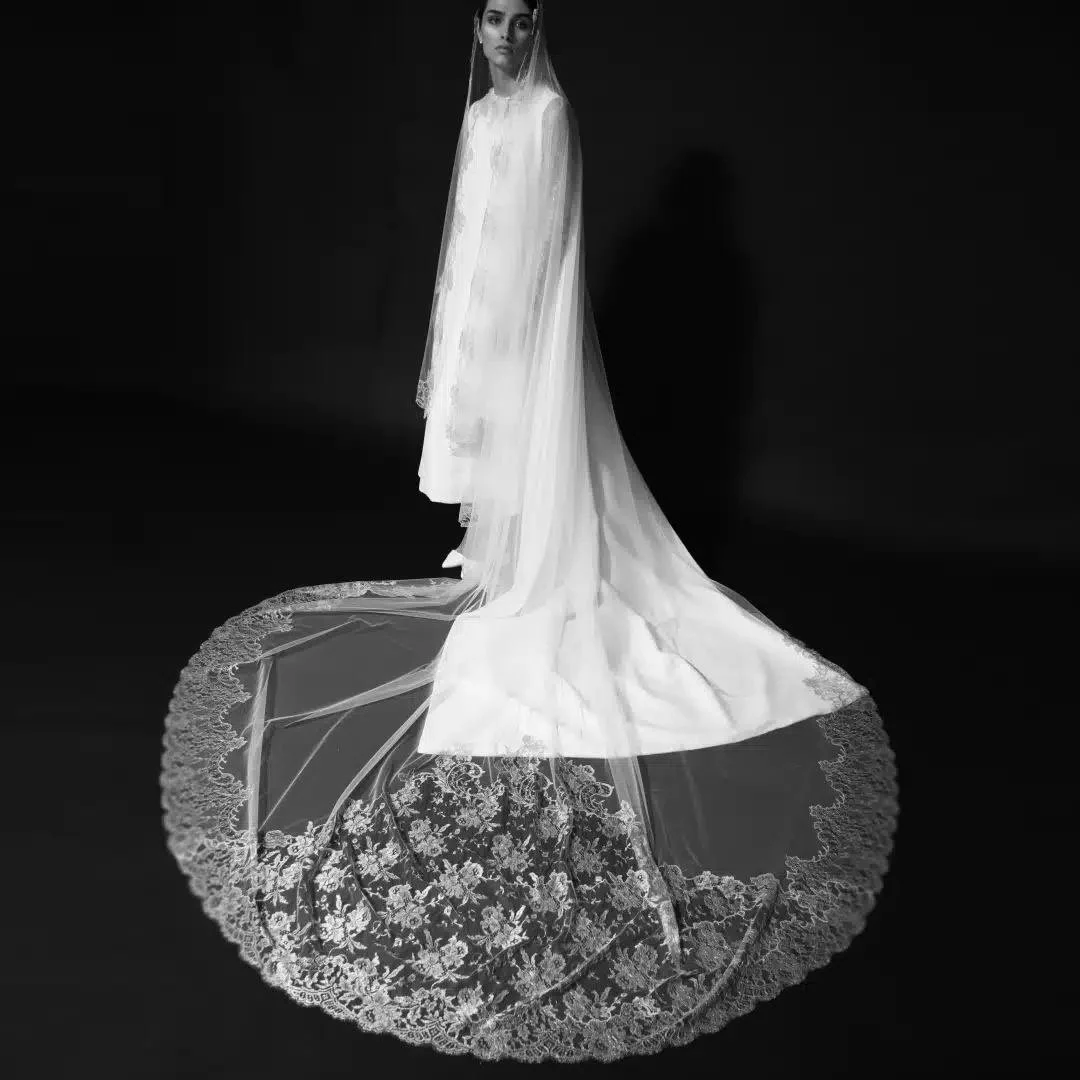 Monvieve Bridal Veil Celeste @monvieve

#NYLBFW #WeddingInspiration #BridalFashion #BridalInspo #WeddingStyle #RomanticWedding #WeddingAccessories #BridalJewelry