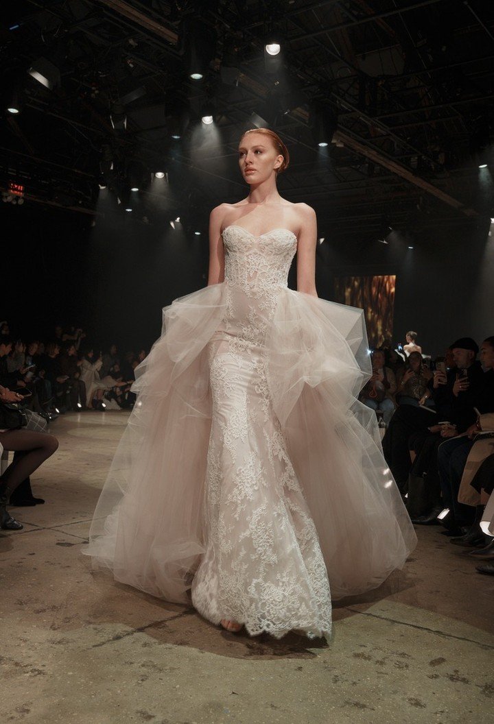 A stunning blush moment from the Ines Di Santo Spring 2027 collection. 
@inesdisanto

#nylbfw #thebridalcouncil #luxurybridal #bridaltrend #blushbridaltrend
#InesDiSanto #BlushSpringTrend