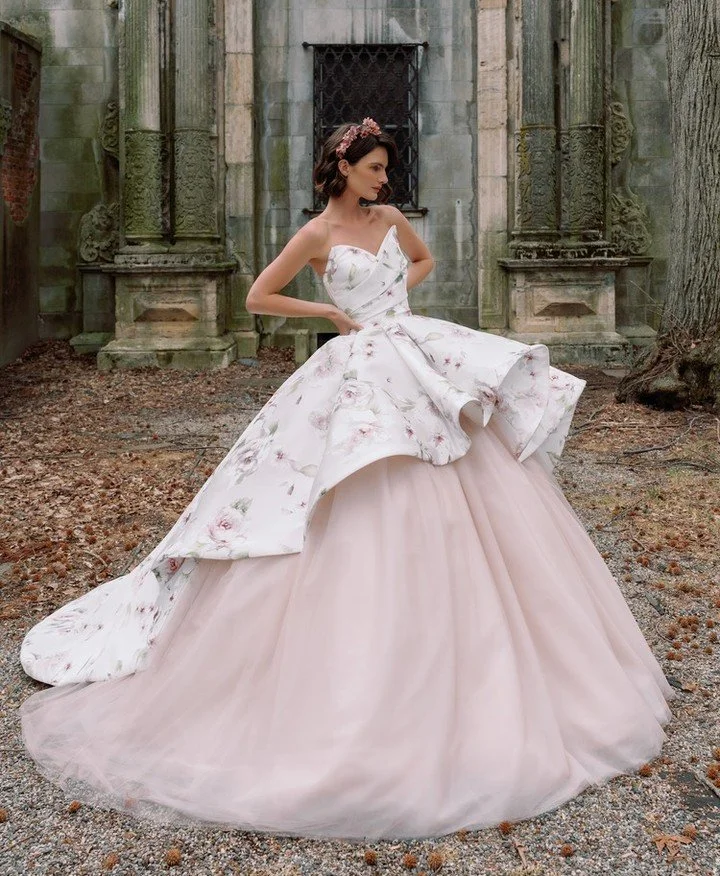 A blush tulle skirt that accentuates the dramatic peplum bodice from Sareh Nouri Spring 2027. 
@sarehnouri 

#nylbfw #thebridalcouncil #luxurybridal #bridaltrend #blushbridaltrend #SarehNouri #BlushSpringTrend