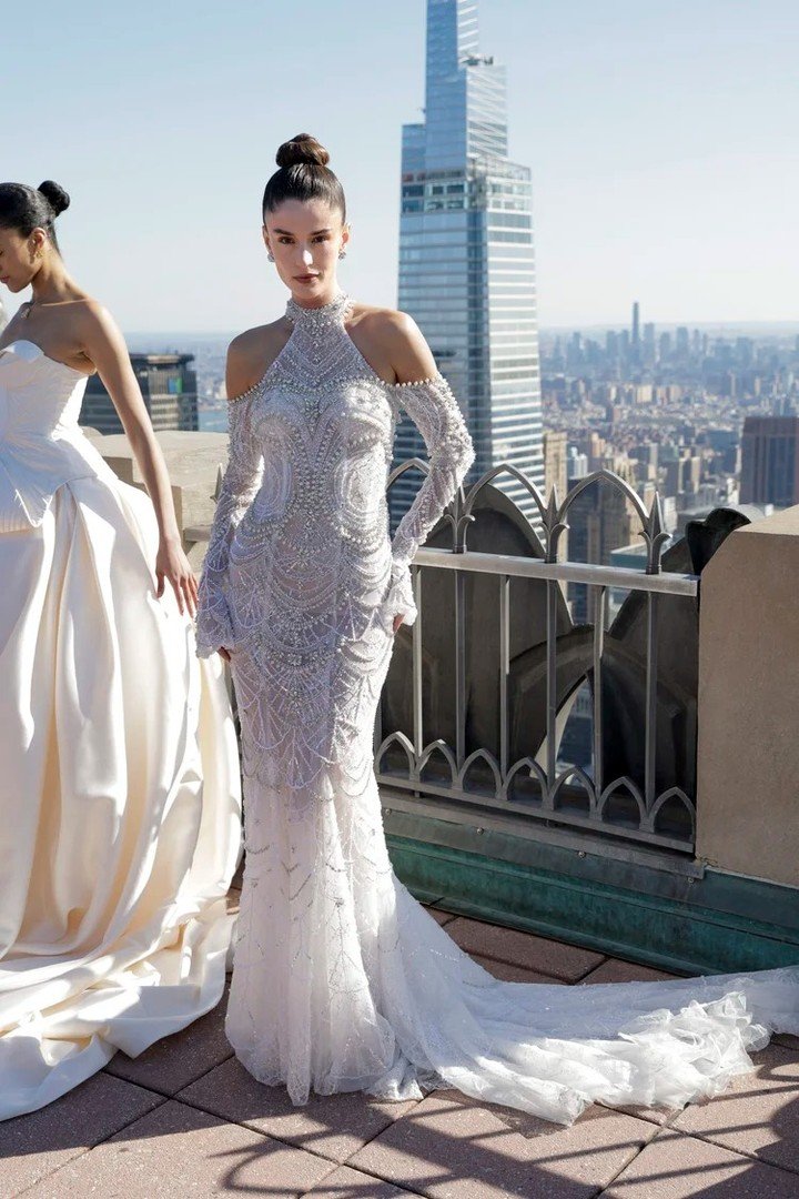 All the sparkle of a 90s love story, stitched into every detail in stunning dress by Ese Azenabor. 
@eseazenabor

#nylbfw #thebridalcouncil #luxurybridal #bridaltrend #vintage90sbridaltrend #EseAzenabor #Vintage90sSpringTrend