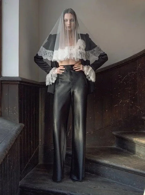 Modern ceremony energy: sharp tailoring meets a revealed midriff- @efbridal

#NYLBFW #WeddingInspiration #BridalFashion #WeddingDress #BridalInspo #WeddingStyle #RomanticWedding #WeddingPhotography #BridalStyle #DesignerGown