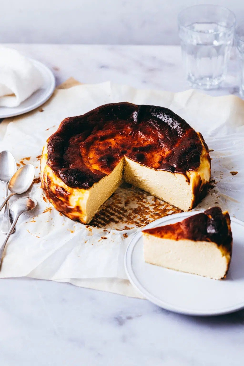 A wedding in Spain would not be complete without a basque cheesecake to end the night.

#spainwedding  #localdelicacies #destinationwedding #foodinspo #weddinginspo #weddingdesserts #liliebakery #nylbfw
