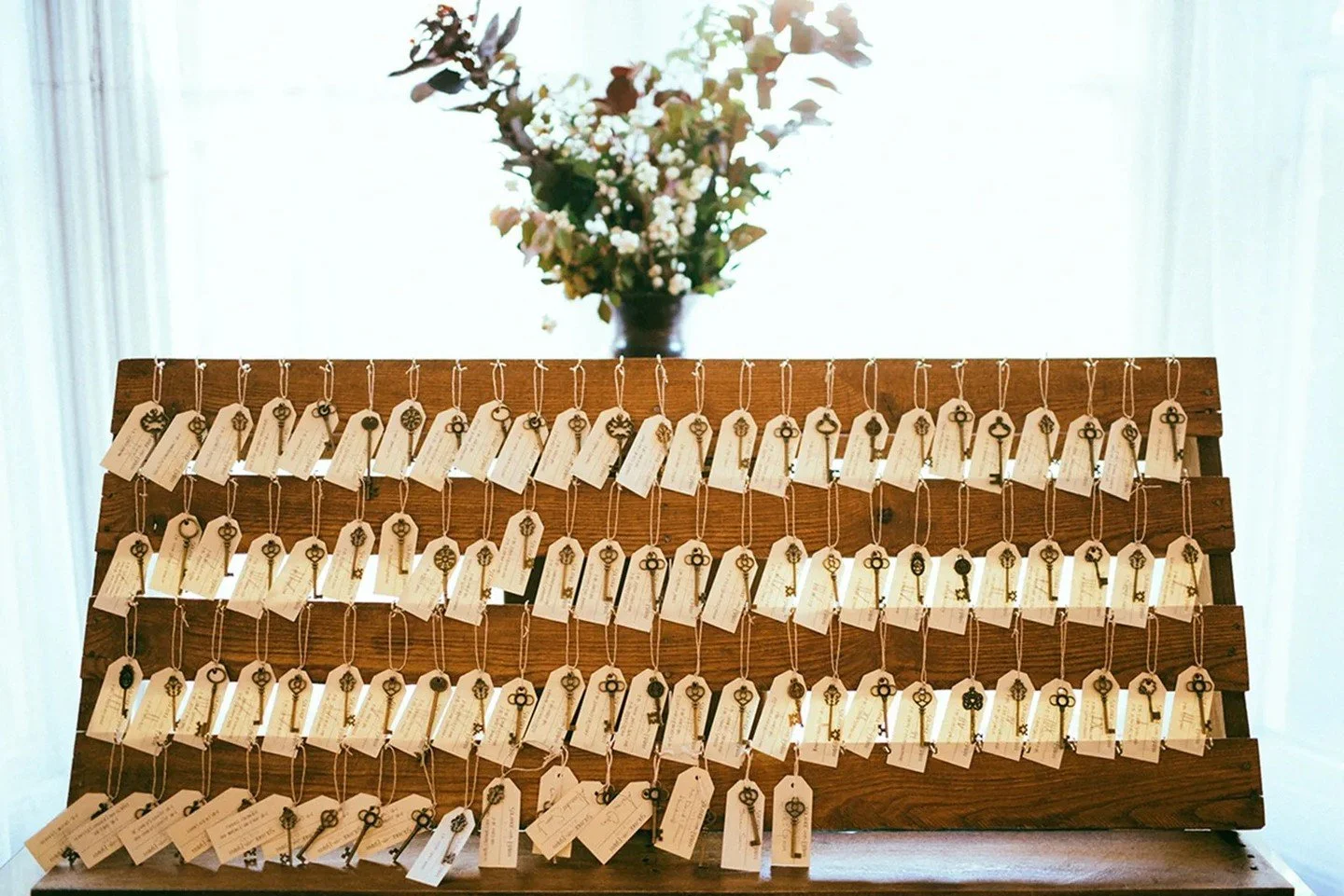 A seating-chart doubling as a souvenir @falloncarterevents 

#NYLBFW #WeddingInspiration  #BridalInspo #WeddingStyle #RomanticWedding #WeddingPhotography
#Weddingshost