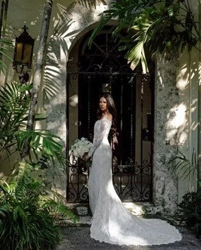 Bride Nicole Sozzi wearing @danahareldesign 

 #NYLBFW #WeddingInspiration #BridalFashion #WeddingDress #BridalInspo #WeddingStyle #RomanticWedding #WeddingPhotography #BridalStyle #DesignerGown