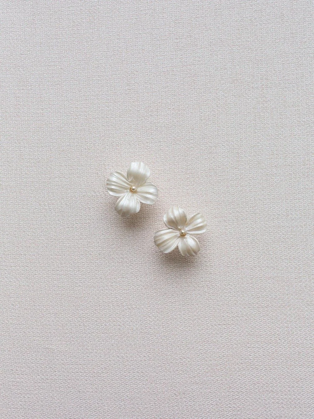 Beatrice earrings by @erinrhyne

#NYLBFW #WeddingInspiration #BridalFashion #BridalInspo #WeddingStyle #RomanticWedding #WeddingAccessories #BridalJewelry 
#erinrhyne
