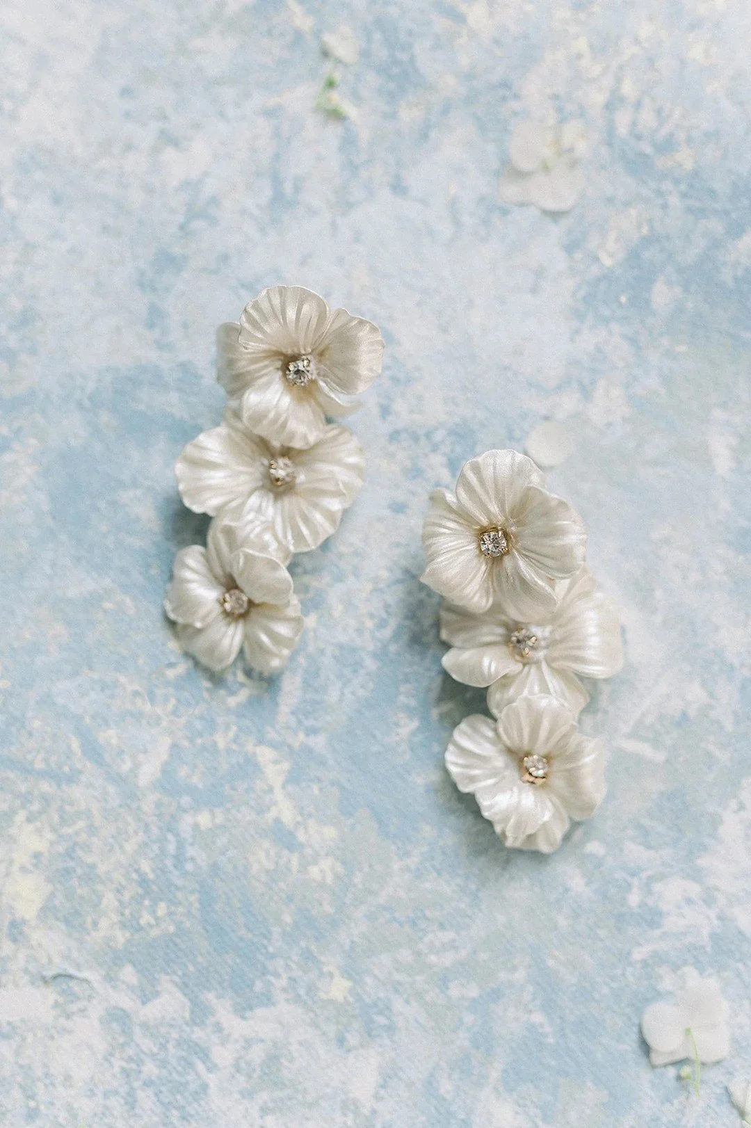 Flawless florals. &ldquo;Sabrina&rdquo; by @erinrhyne. 

#NYLBFW #bridalfashion #luxurybridal #modernbride #bridaldetails #designerbridal #weddinginspiration #elegantbride #erinrhyne