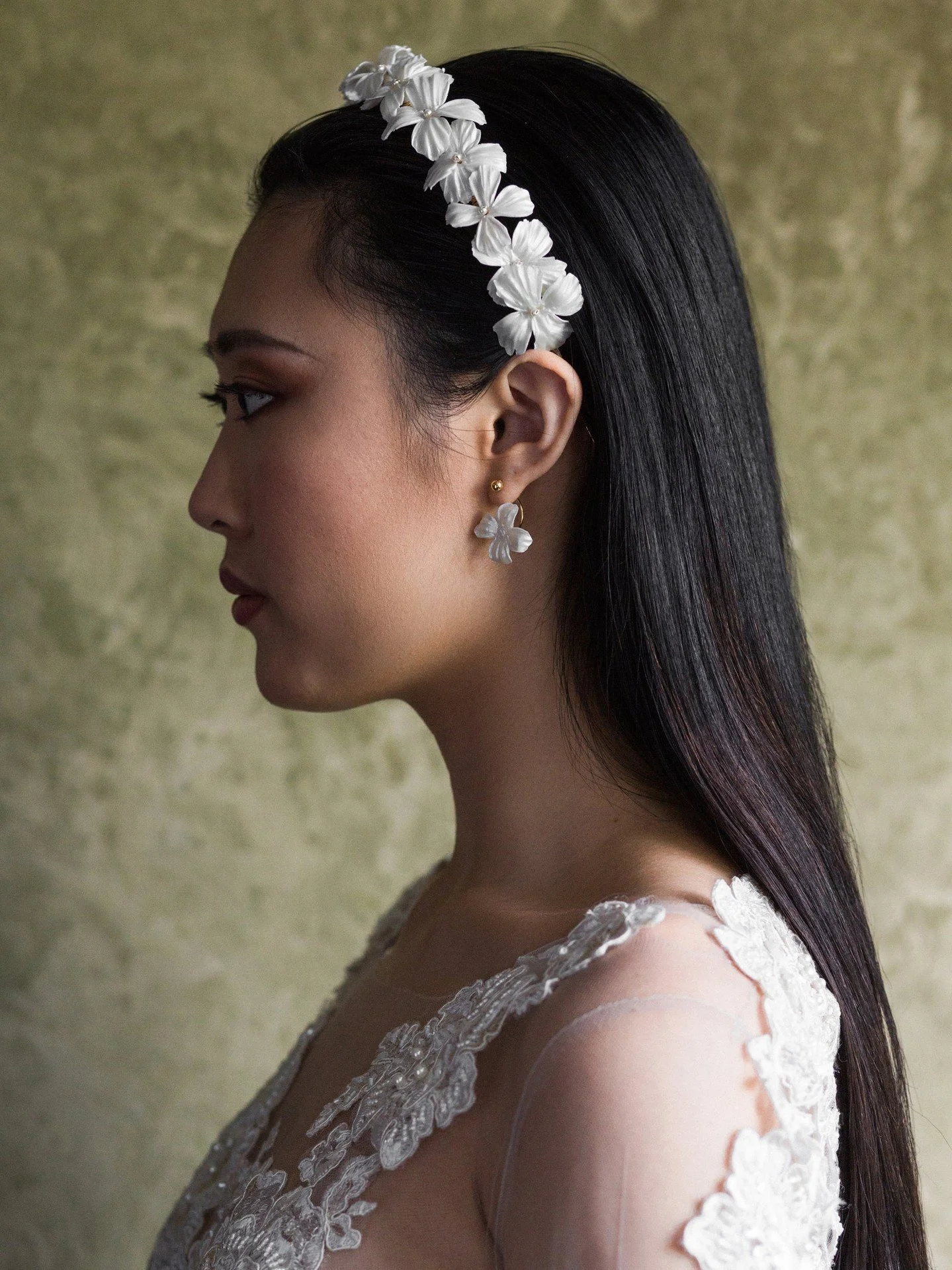 Petal perfection. &ldquo;Soleil&rdquo; by @erinrhyne. 

#NYLBFW #bridalfashion #luxurybridal #modernbride #bridaldetails #designerbridal #weddinginspiration #elegantbride #erinrhyne