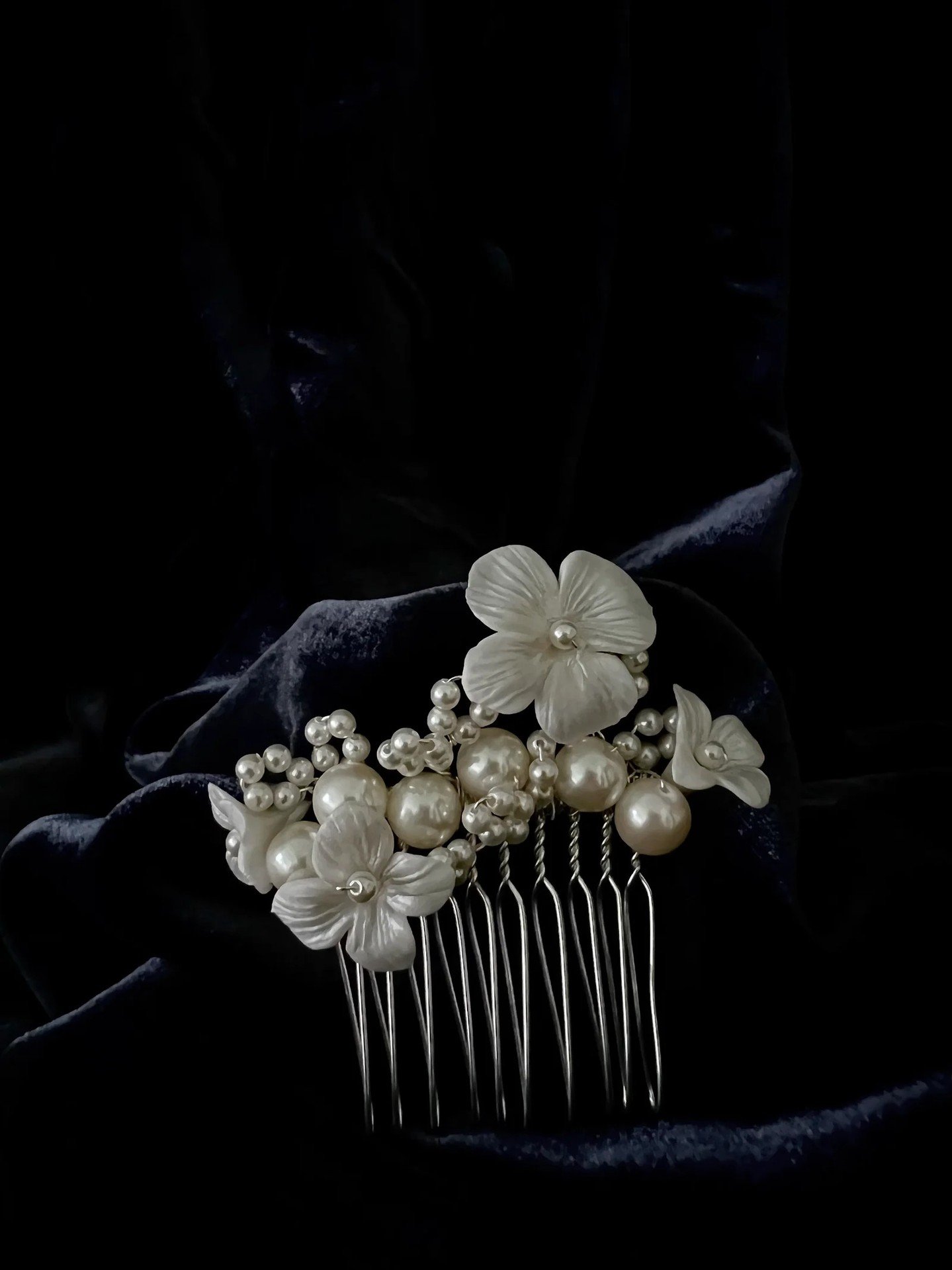 The perfect finishing touch for any bridal look. &ldquo;Lyla&rdquo; by Erin Rhyne. 

#NYLBFW #bridalfashion #luxurybridal #modernbride #bridaldetails #designerbridal #weddinginspiration #elegantbride #erinrhyne