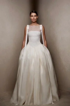 Structured to perfection, Vanessa gown for Naeem Khan Spring 2026 Collection featuring a square neckline and corseted bodice.

#NYLBFW #WeddingInspiration #BridalFashion #WeddingDress #WeddingInspo #BridalInspo #WeddingStyle #RomanticWedding #Wedding