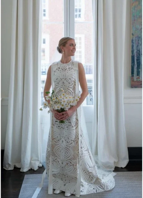 Quiet luxury, captured real bride in Naeem Khan

#NYLBFW #WeddingInspiration #BridalFashion #WeddingDress #WeddingInspo #BridalInspo #WeddingStyle #RomanticWedding #WeddingPhotography #BridalStyle 
#NaeemKhan