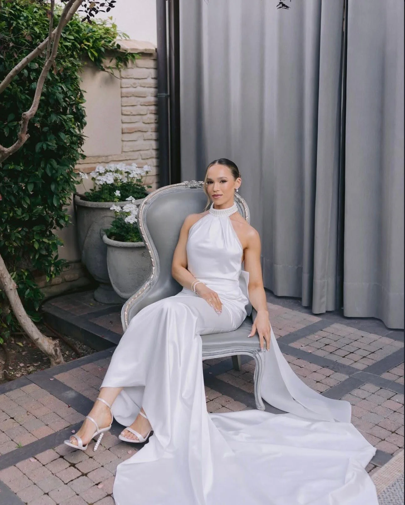 A bride in @verdinbridal- A fluid satin halter with pearl‑kissed detailing

 #NYLBFW #WeddingInspiration #BridalFashion #WeddingDress #BridalInspo #WeddingStyle #RomanticWedding #WeddingPhotography #BridalStyle #DesignerGown