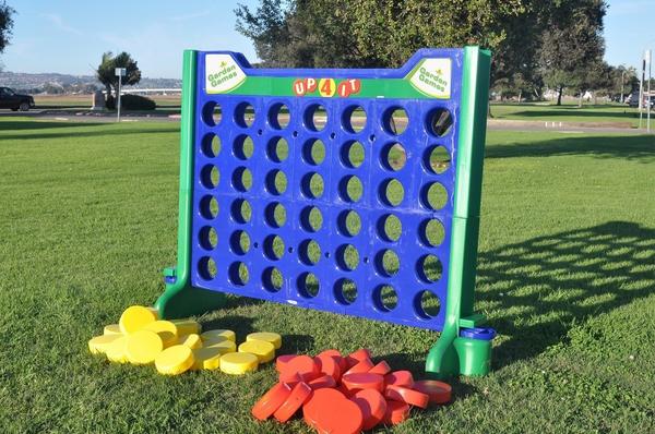 kids-games-giant-connect-four-game-3_grande.jpg