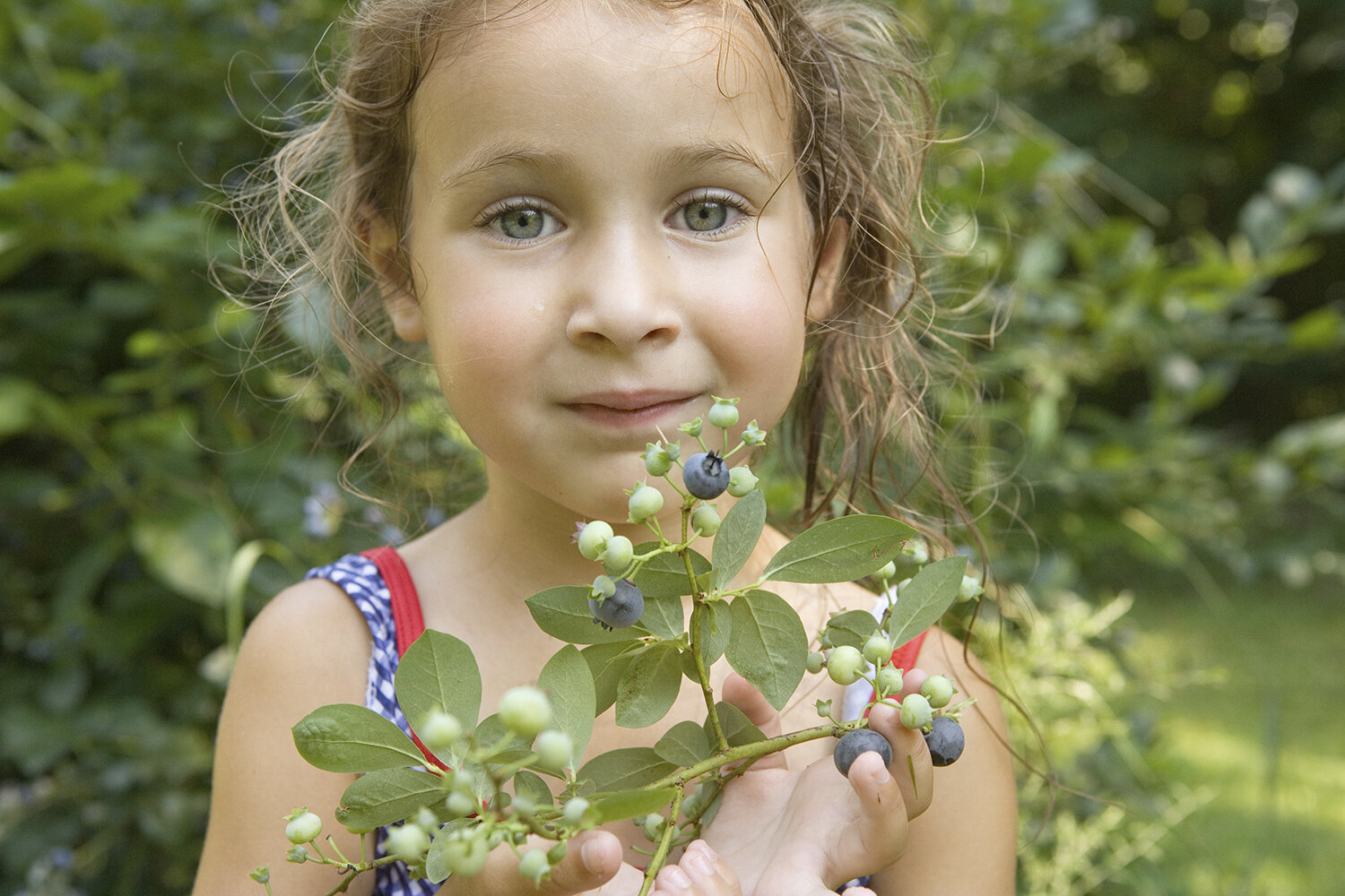 girl_with_blueberries_050808_1367_04.jpg