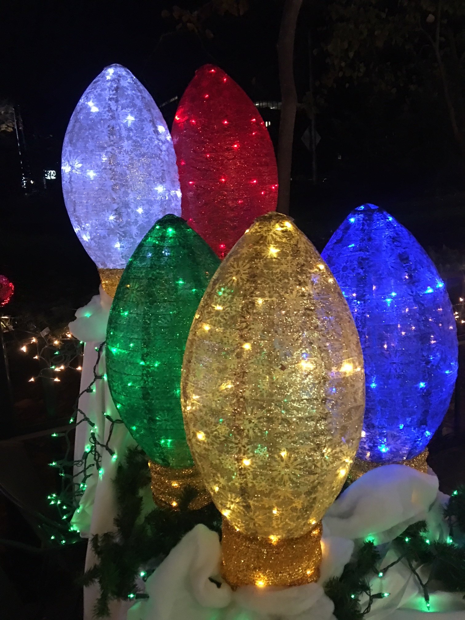 Closed 12/24, 12/25, and lunch on 12/26