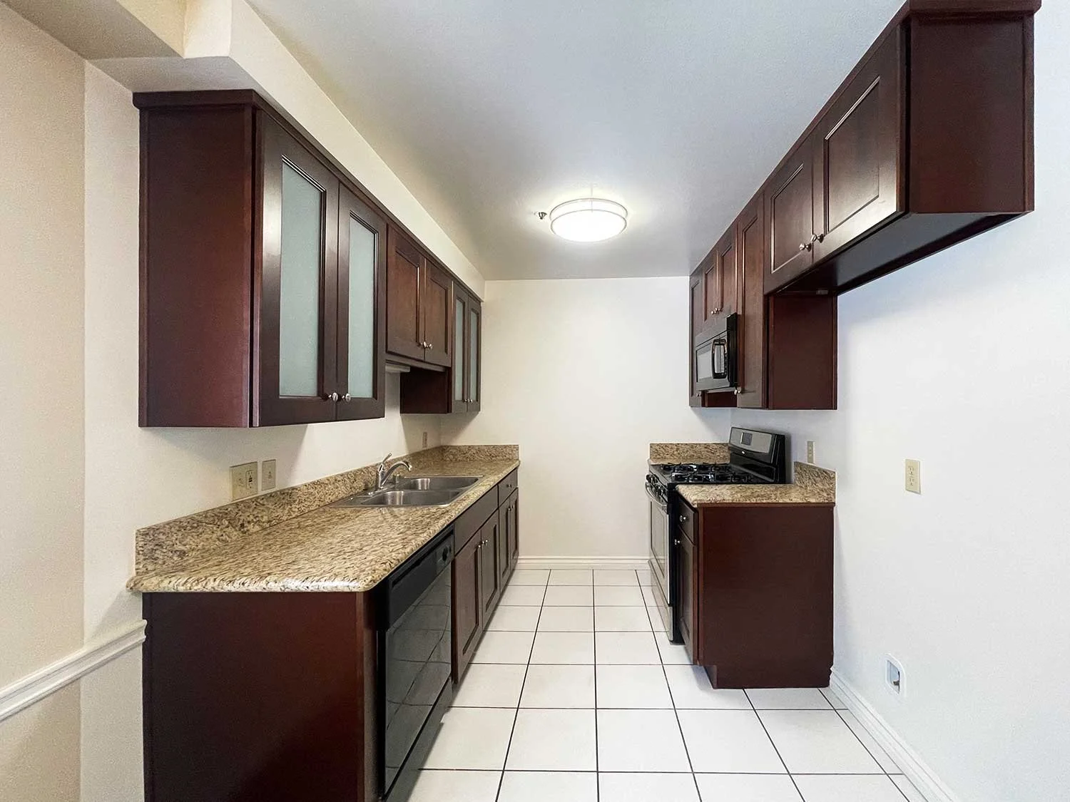Chelsea_Manor_Unit_109_kitchen-1.jpg