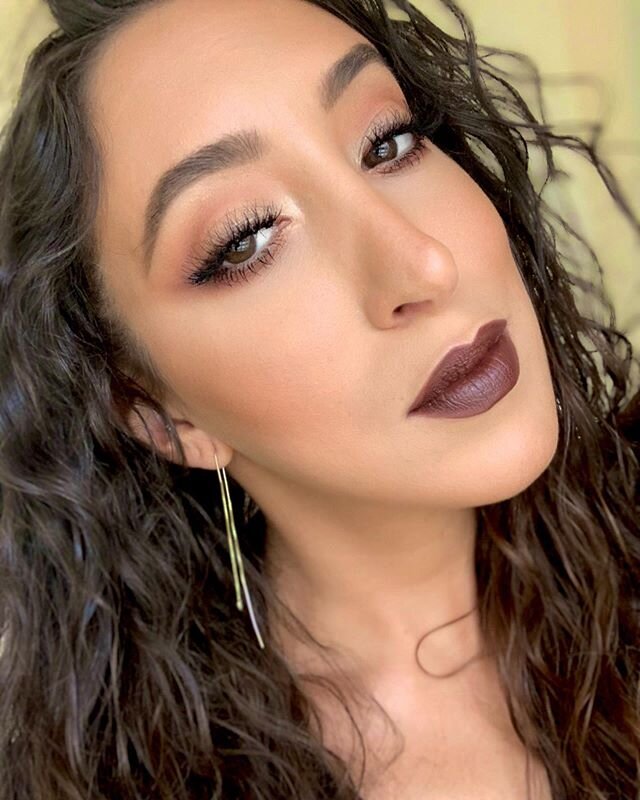Feeling F @lawless 😏 Eyes: #theone palette: Everything, Feels, Infatuation &amp; Crushing  Cheek: Summer Skin Velvet Matte Bronzer, Afternoon Delight Lucid Skin Highlight  Lips: Saddle Satin Luxe Classic Lipstick  #makeupbydisco