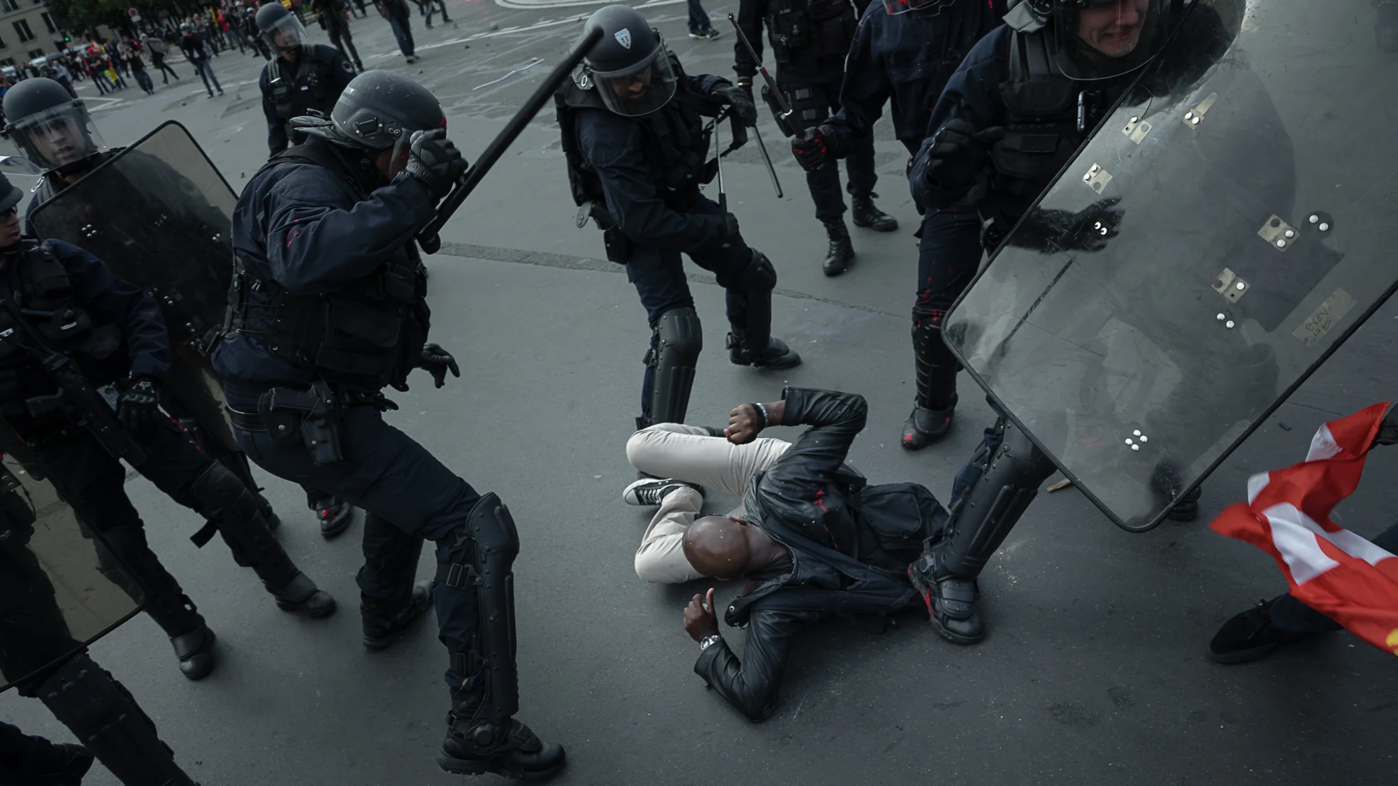 Police violence, this time against an aggressive crowd, is on the rise these days.