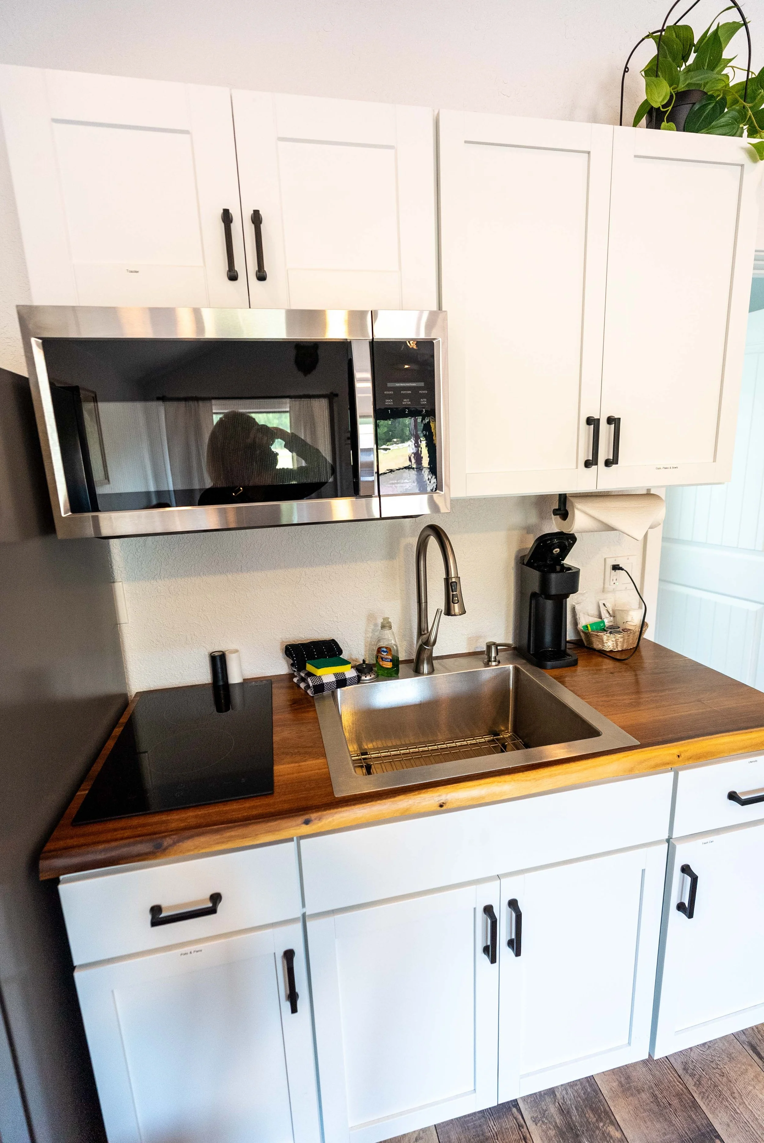 Kitchenette with induction stove and sink