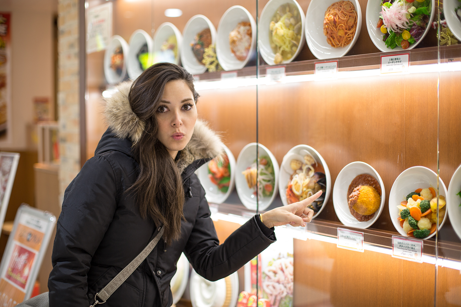 FOOD DISPLAYS : SUPER COMMON TO SEE ONE OF THESE IN JAPAN