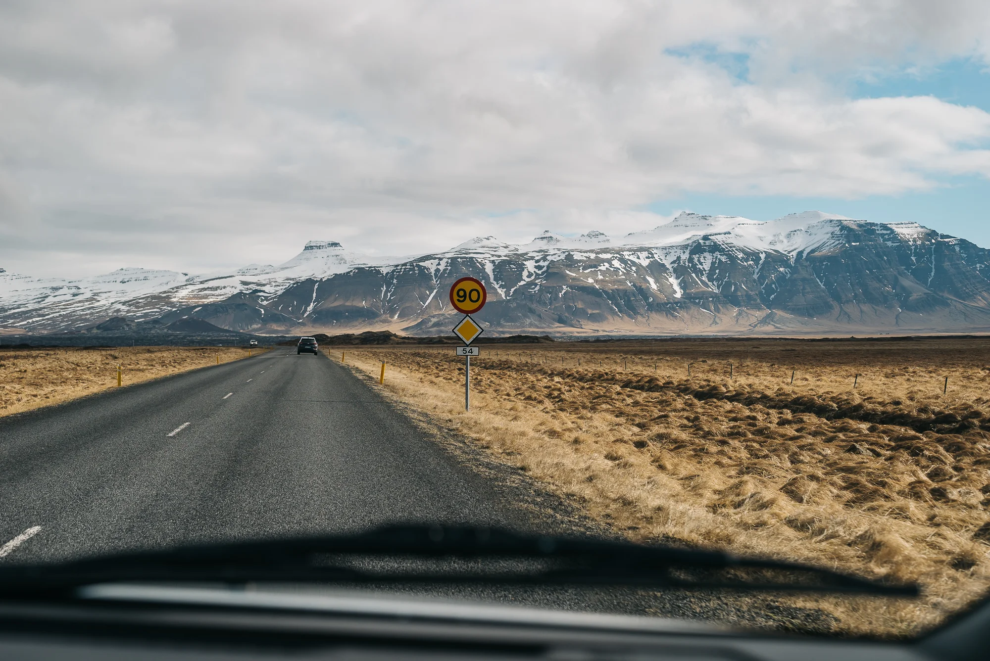 The speed limit is generally 90 km on the Ring Road