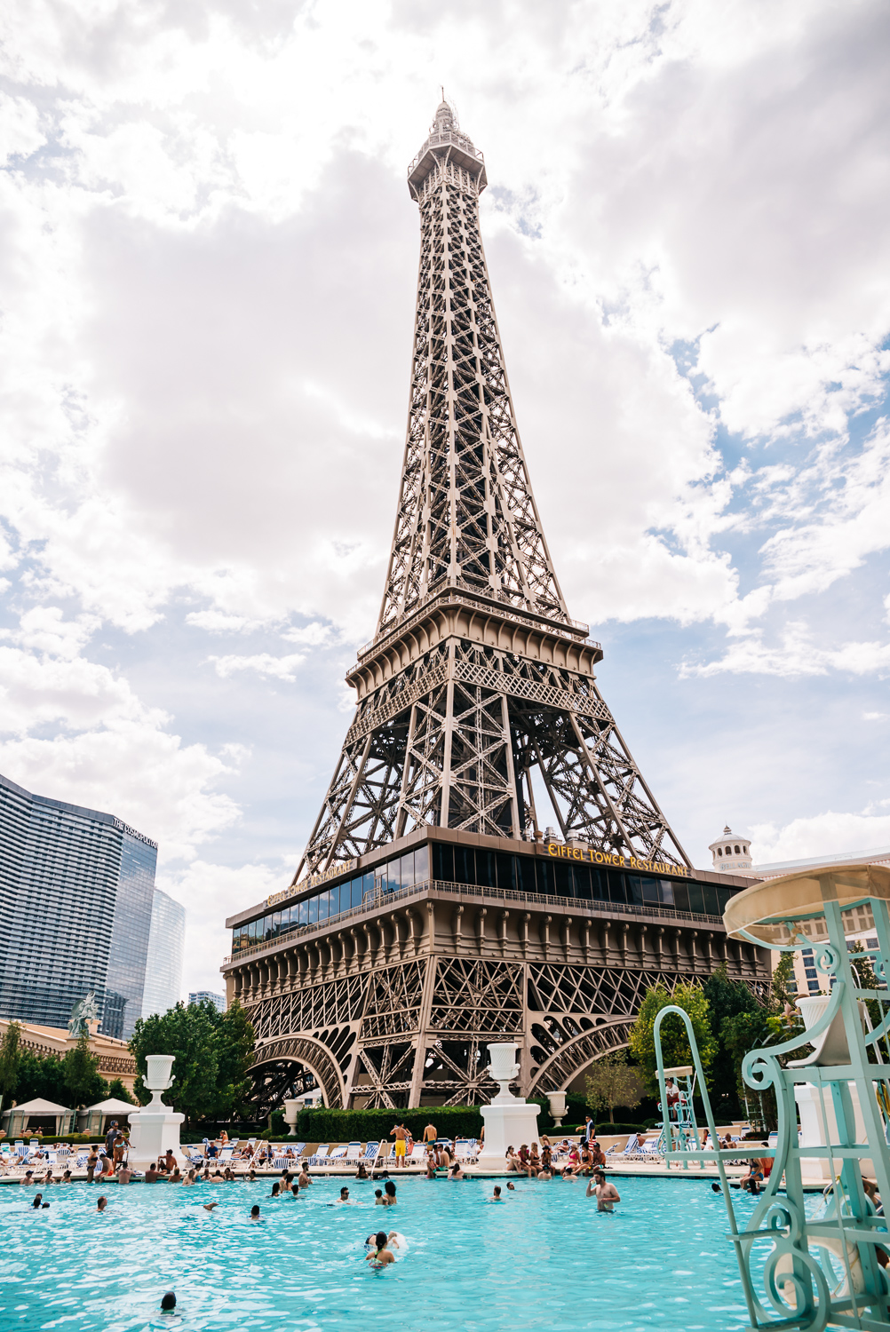 The Hopeful Traveler: Paris Las Vegas Hotel: Shopping on Le Boulevard