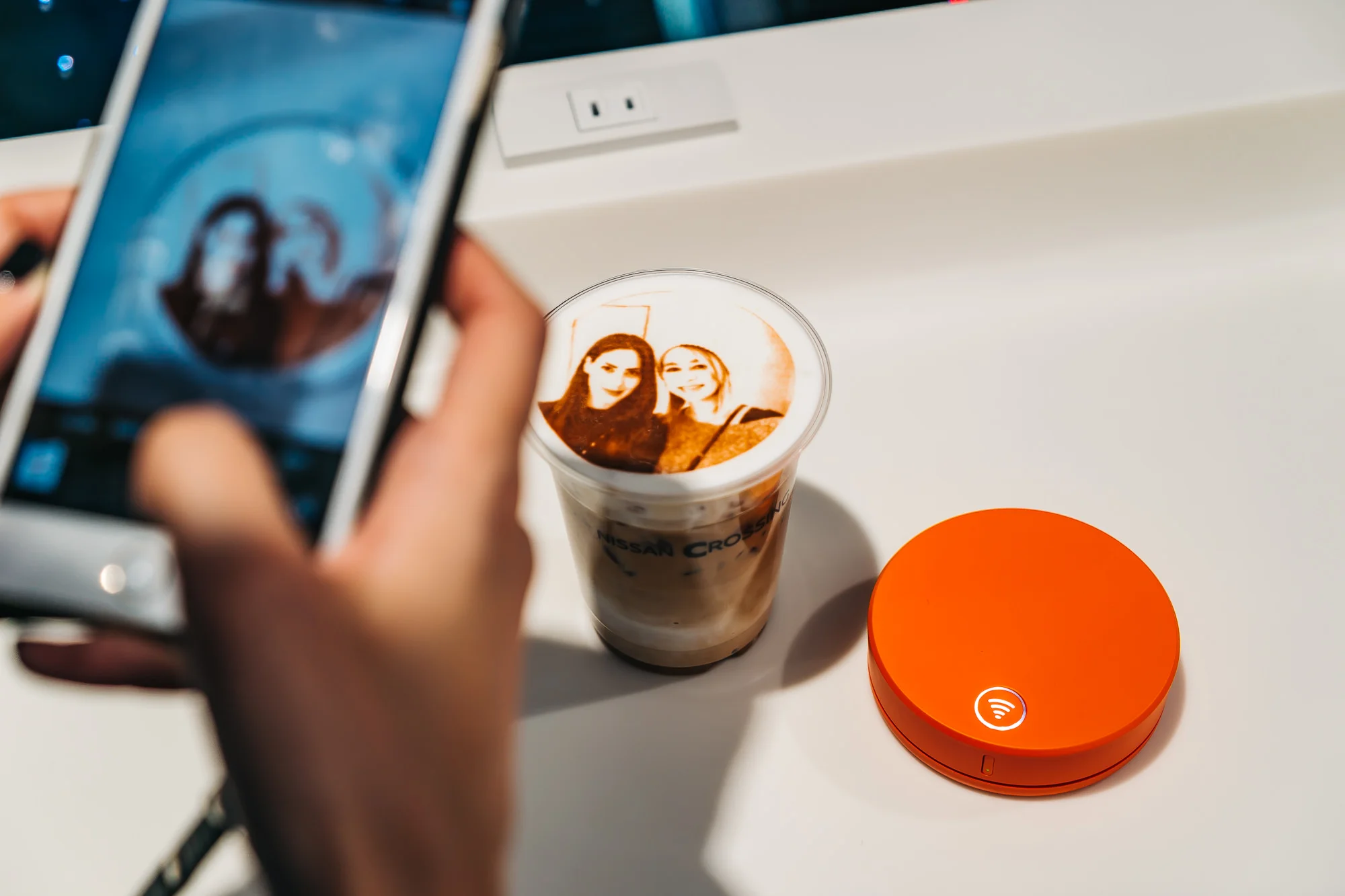 Travel Smart with The Skyroam Solis Mobile Hotspot 