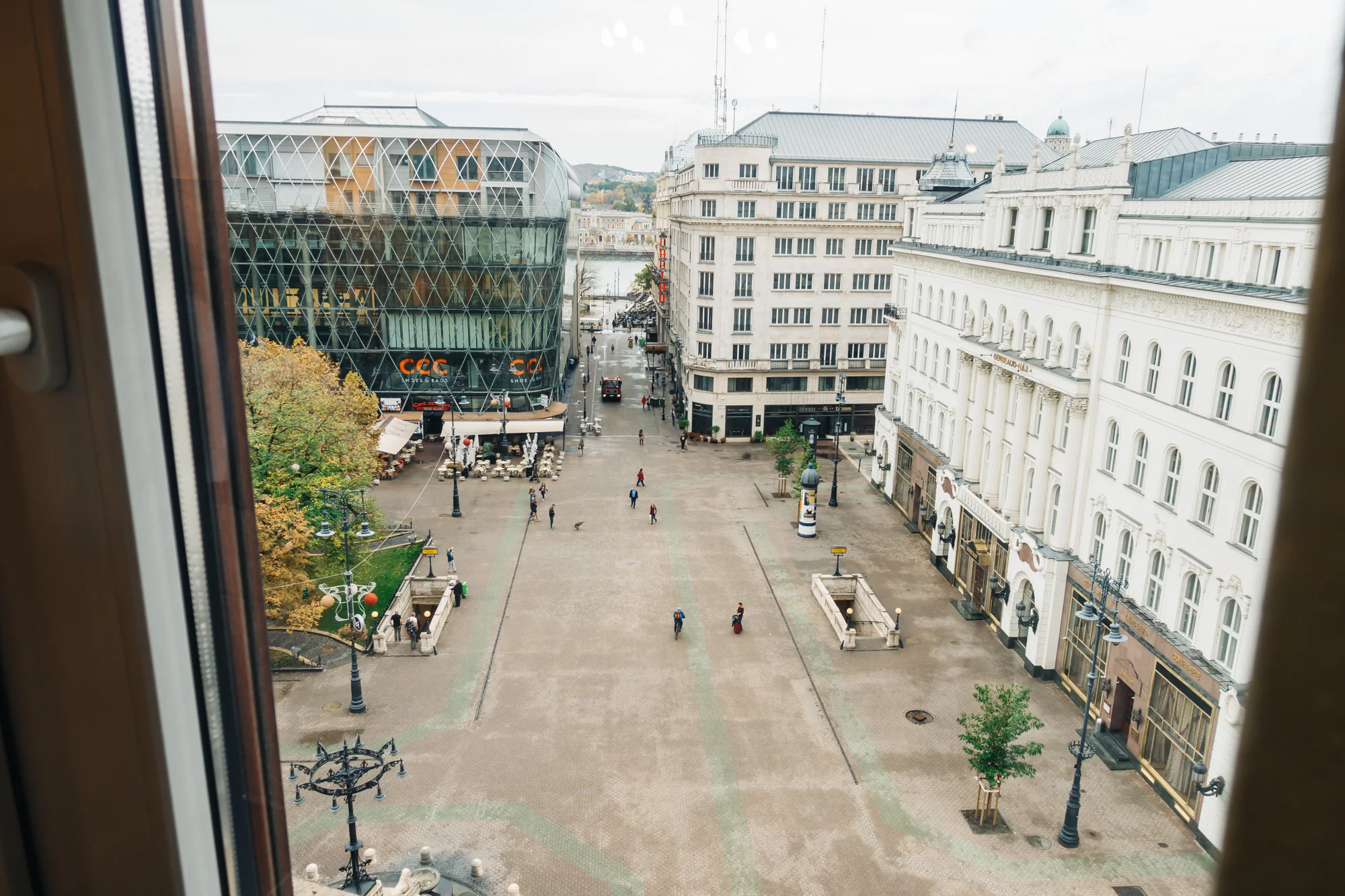Perfect location overlooking Vorosmarty Square