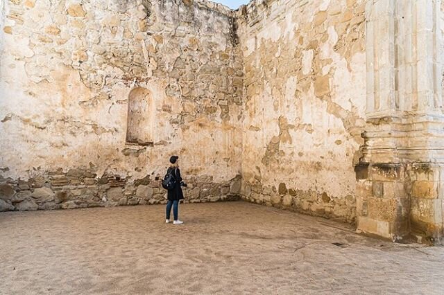 Can you guess where this photo was taken?  Hint: It&rsquo;s the ruins of a church after a tragic earthquake that killed over 40 people on December 8, 1812.⠀
⠀
⠀
⠀
⠀
Answer: It was taken at the Mission San Juan Capistrano in San Juan Capistrano City, 