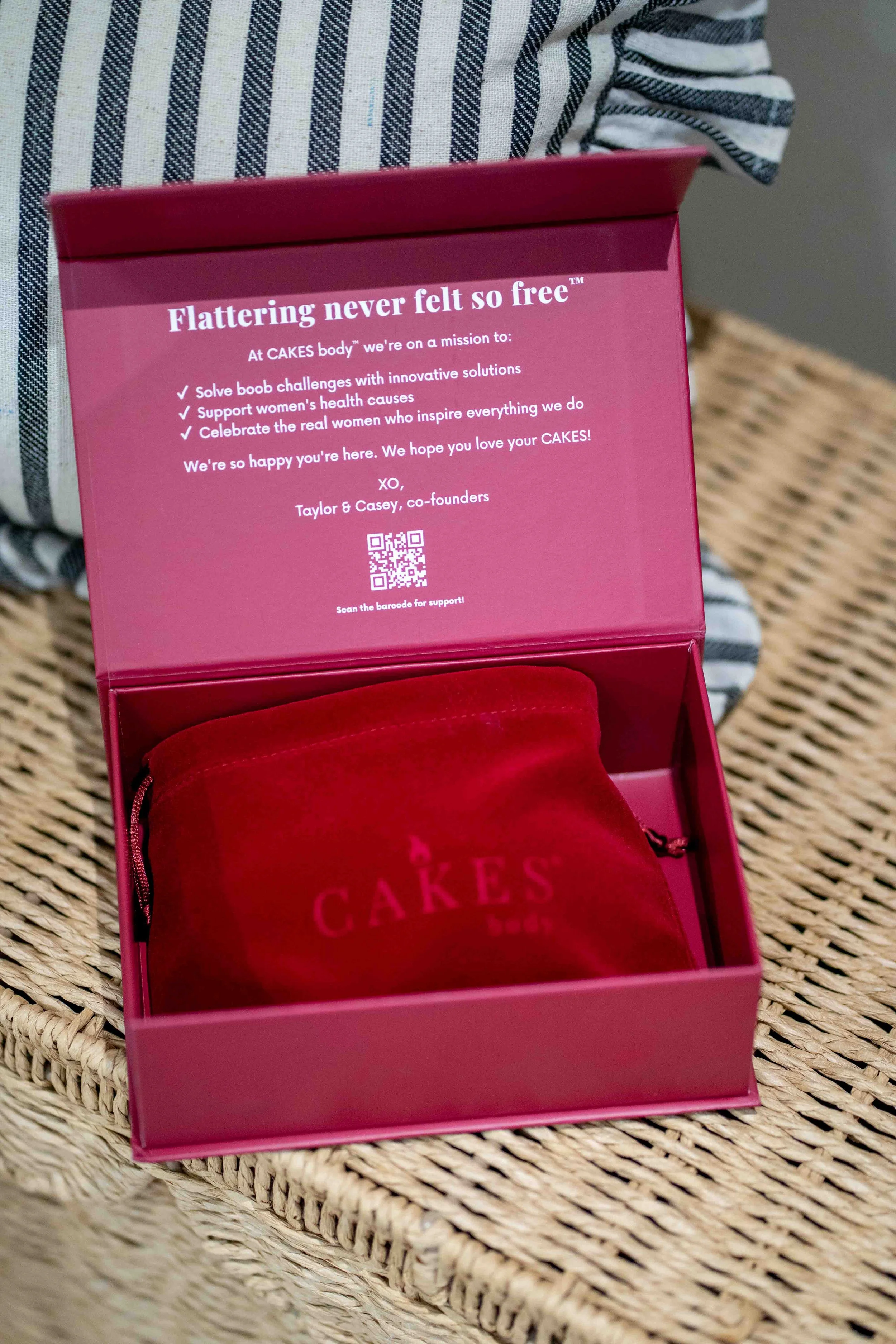 Cakes Cleavage Bra Velvet Bag