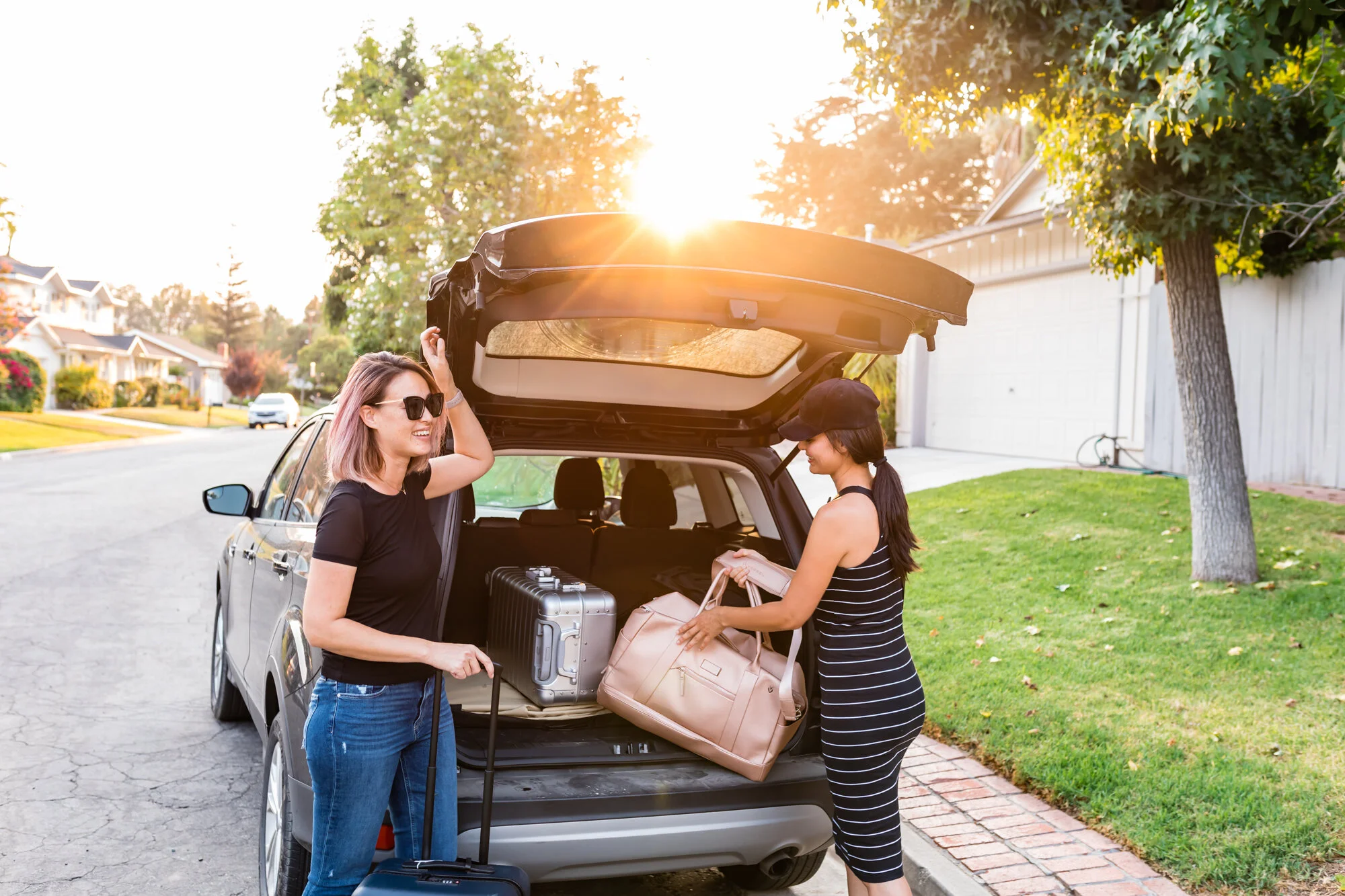 The Ultimate Packing Checklist for Your Road Trip (Plus Free Guide!)