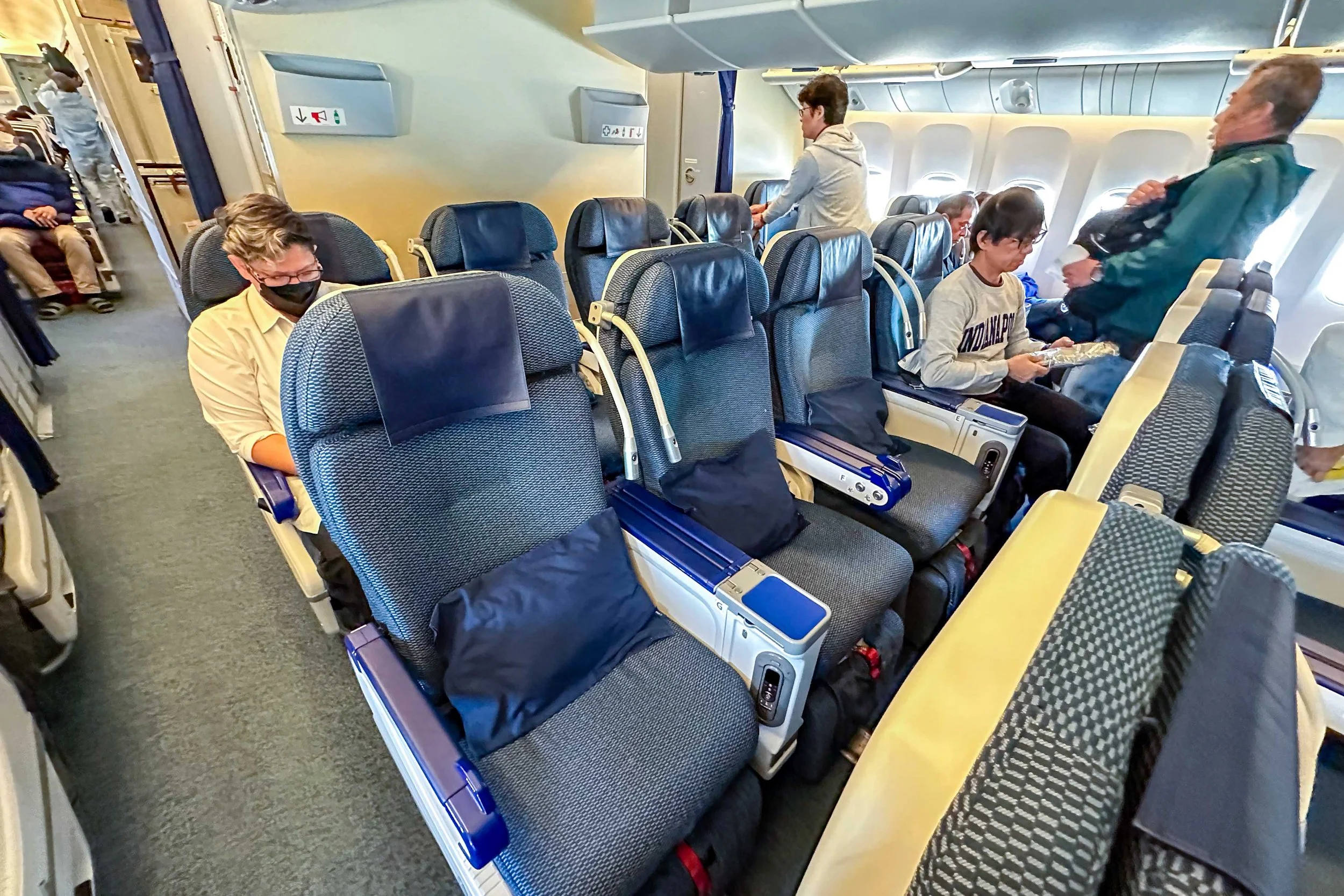 All Nippon Airways (ANA) Premium Economy Experience - Roundtrip from ORD to NRT