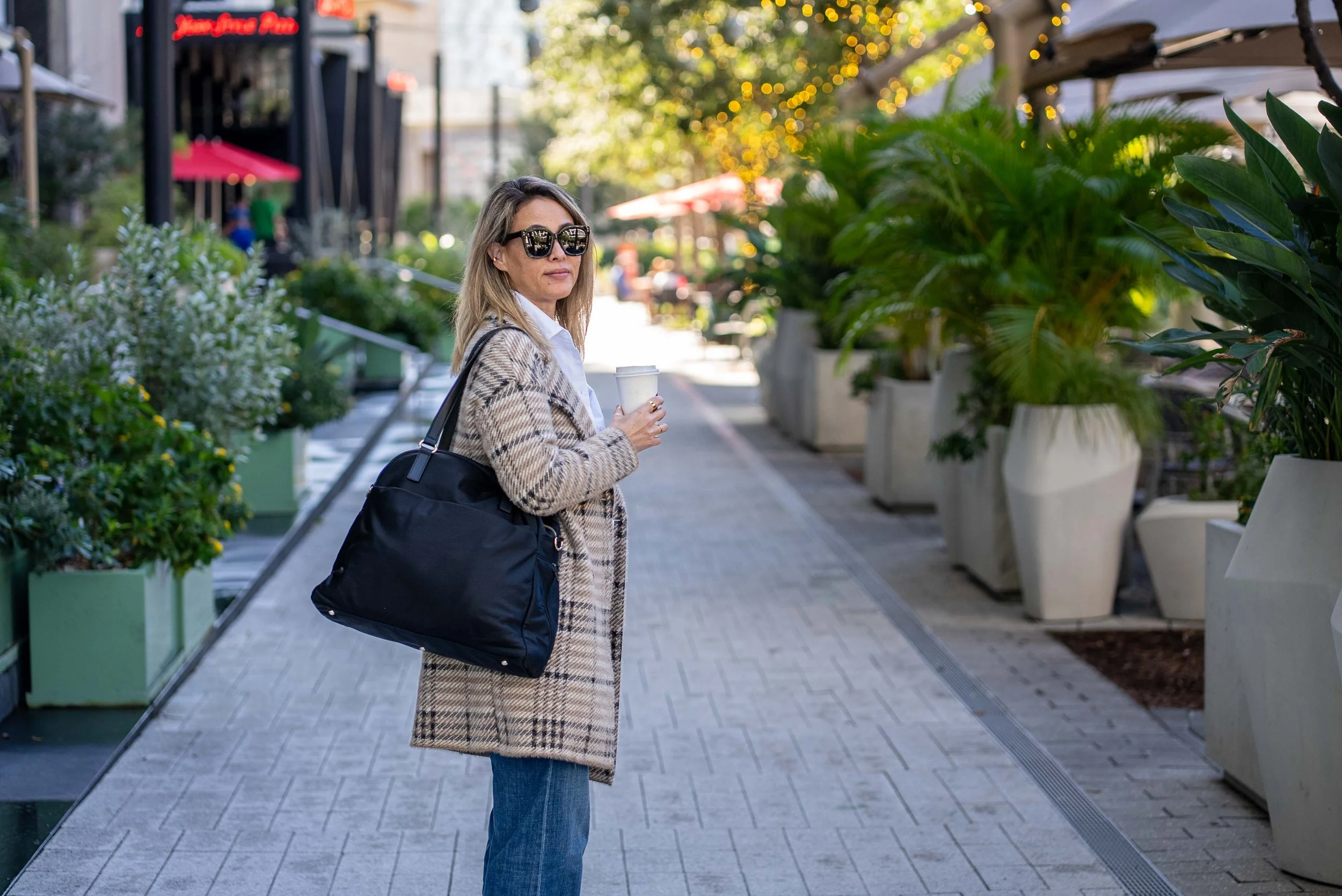 Lo &amp; Sons O.G. 2 Review: A Versatile Tote for Travel and Everyday Use