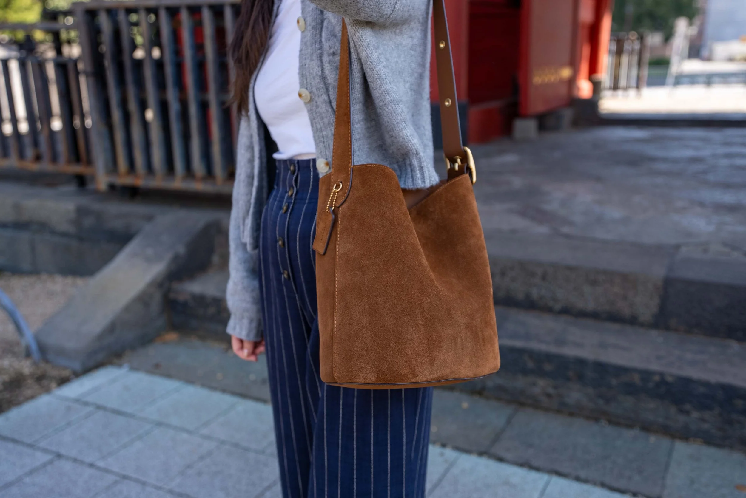Bleecker Bucket bag in suede brown