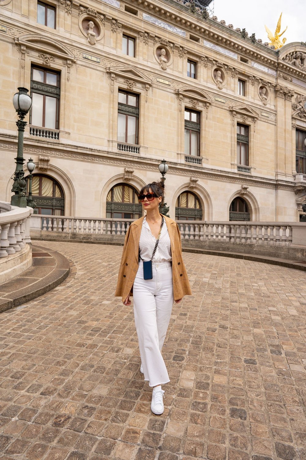 What To Wear and Pack for Paris in June Montmartre, Louvre