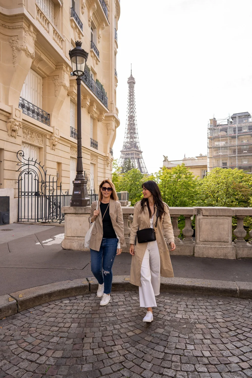 What To Wear and Pack for Paris in June Montmartre, Louvre