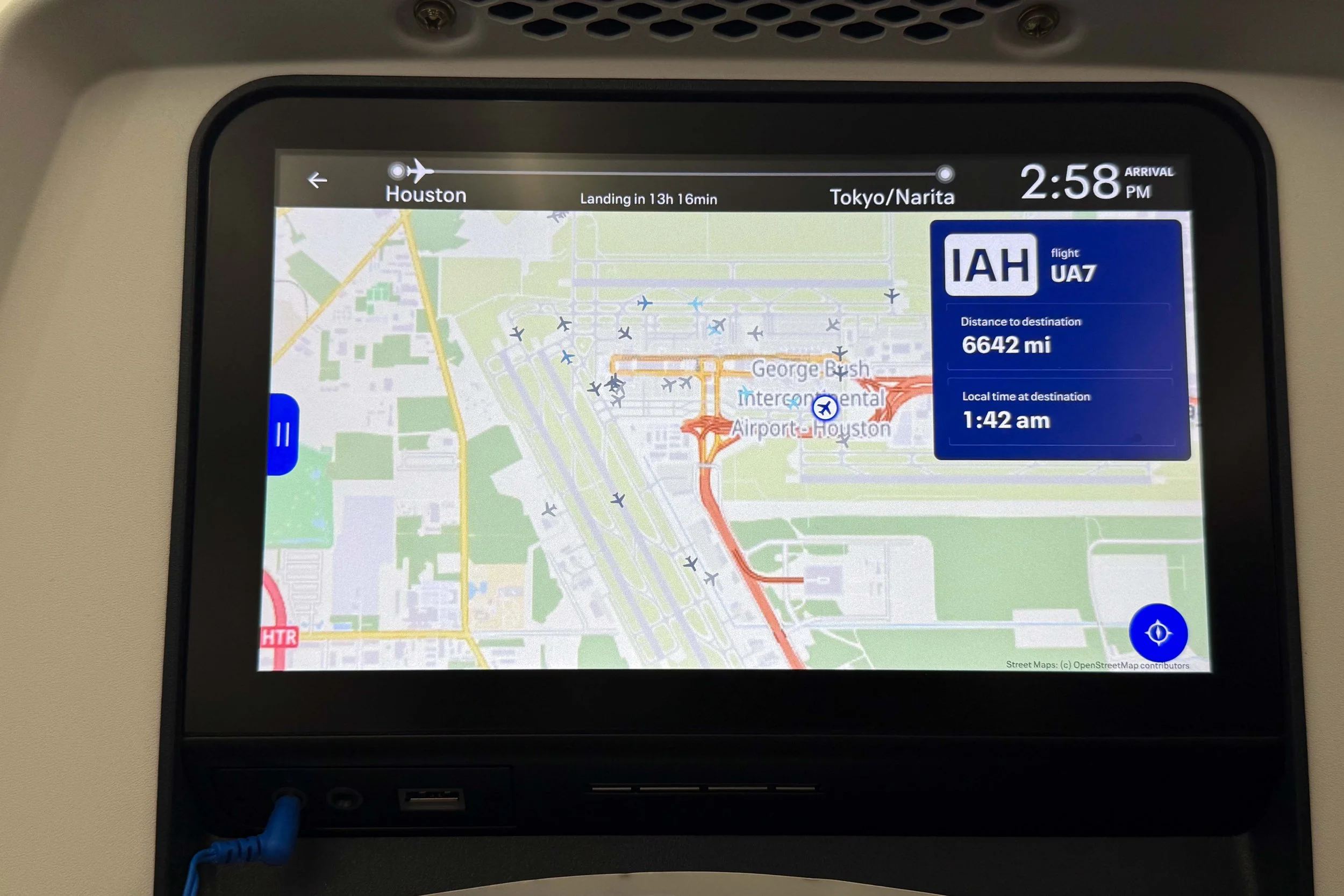 Flight map on the entertainment screen