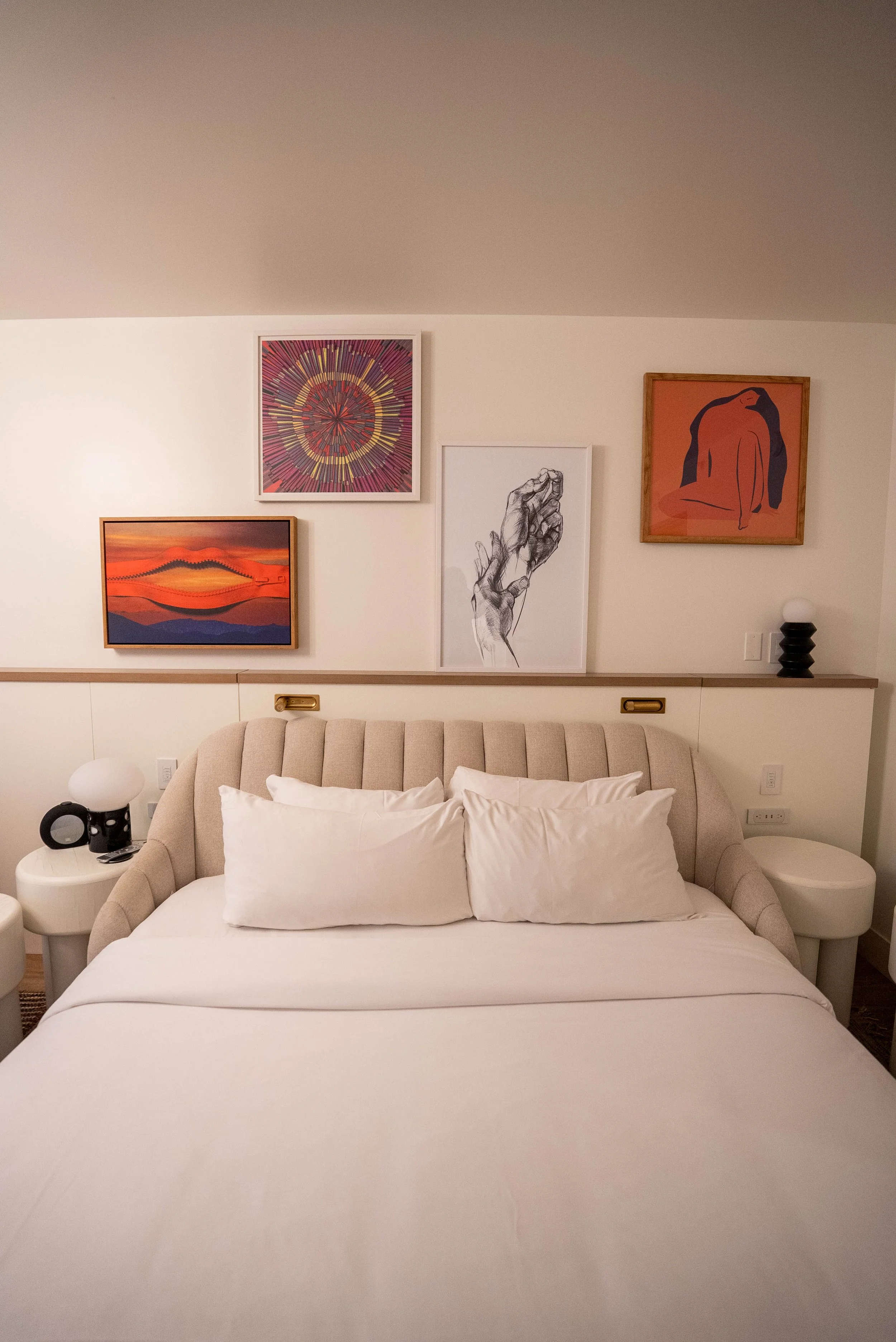 Virgin Hotels Las Vegas King Room bed