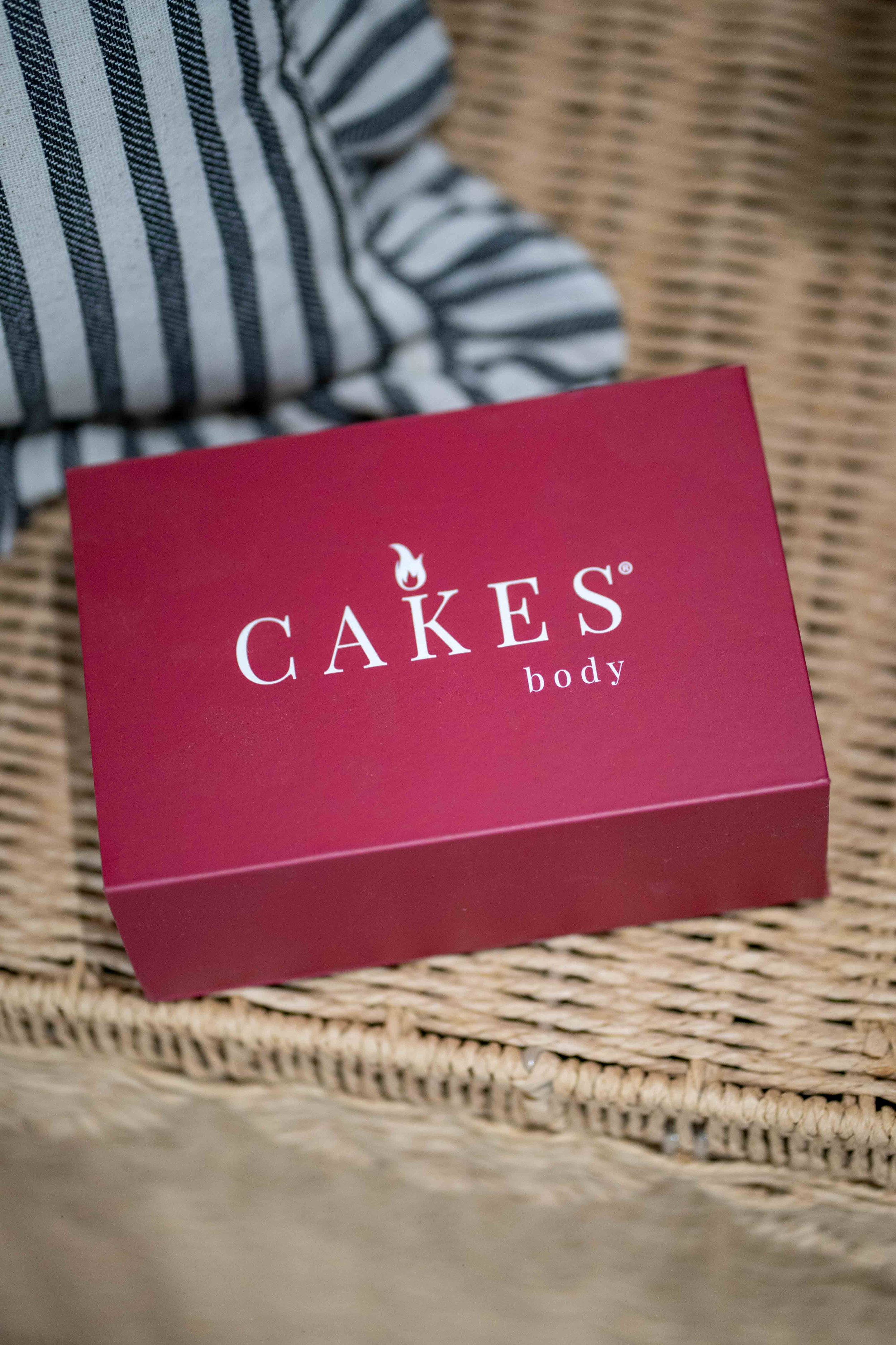 Cakes Cleavage Bra Packaging