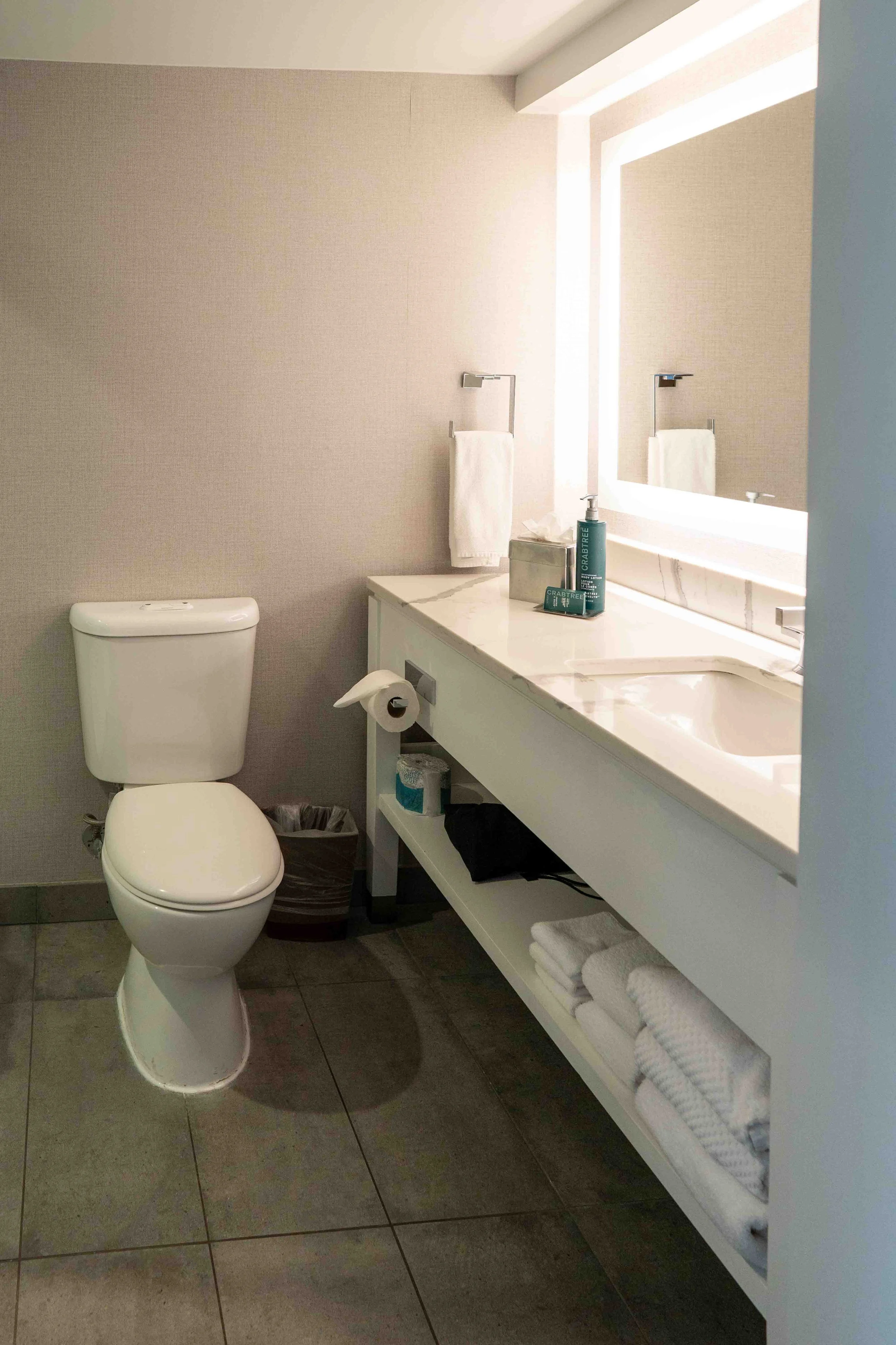 Hilton Culver City Private Bathroom