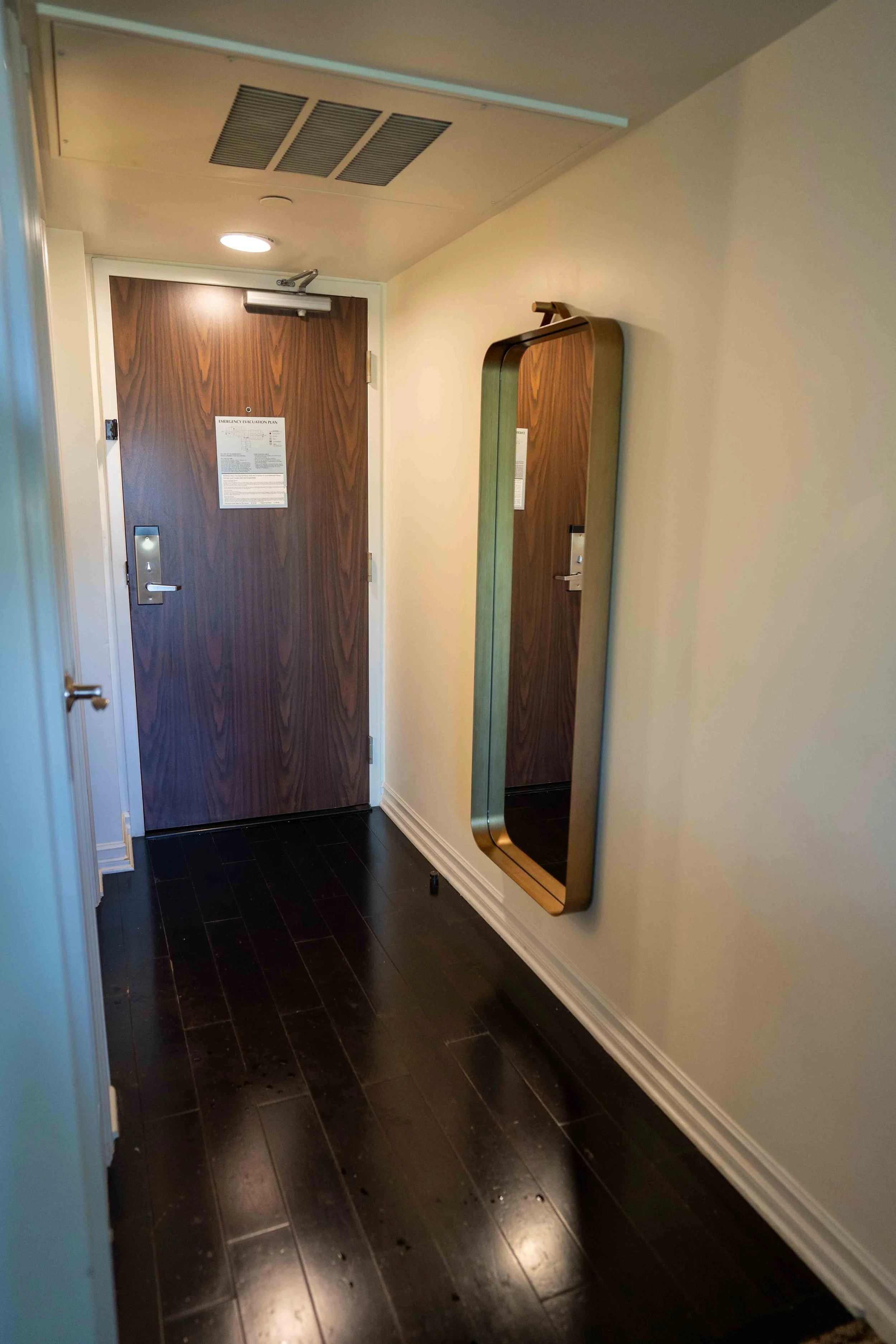 Corque hotel hallway