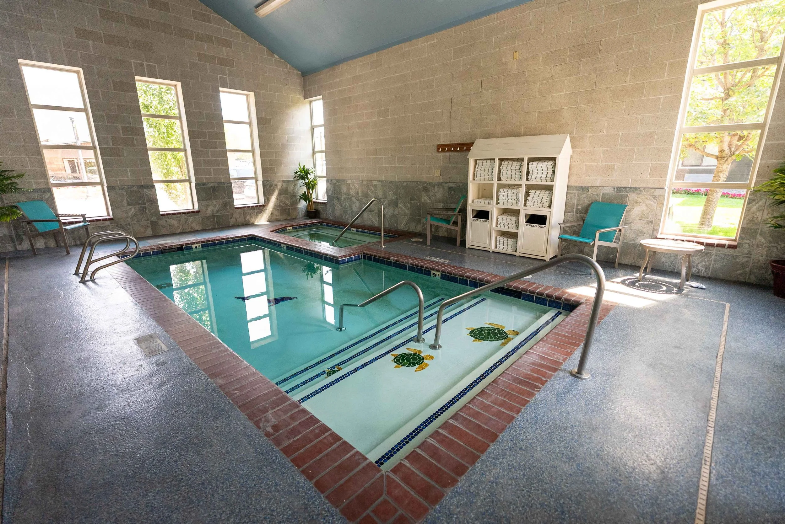 Small indoor pool and jacuzzi