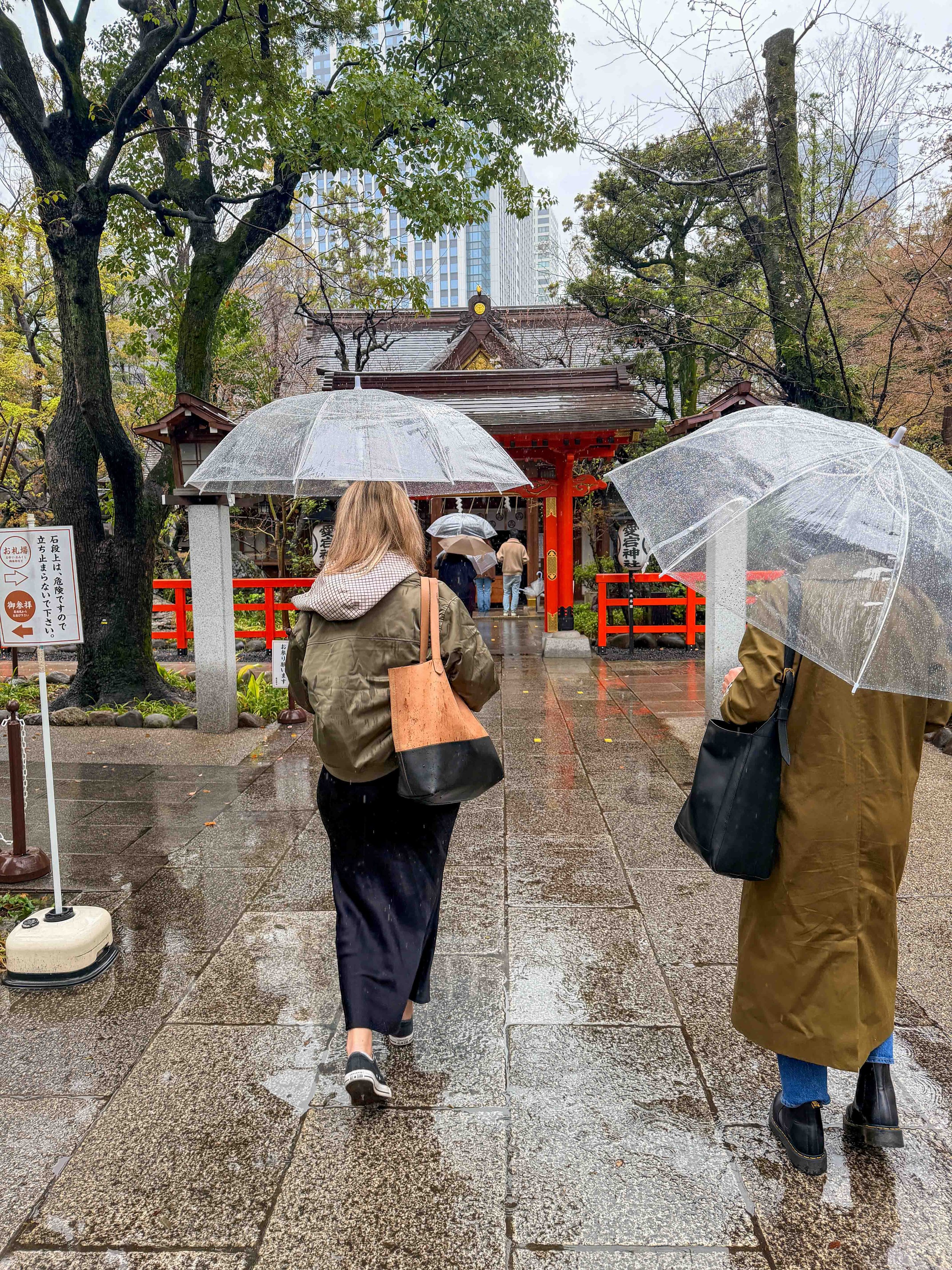 rain in tokyo temple grounds