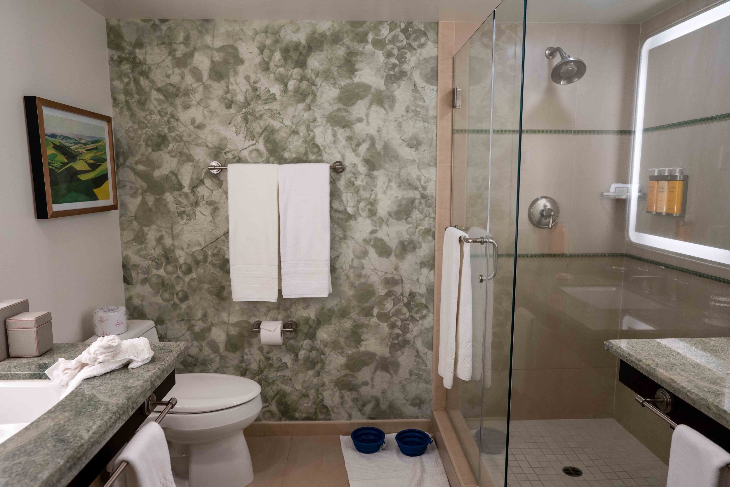 corque hotel grape wall paper