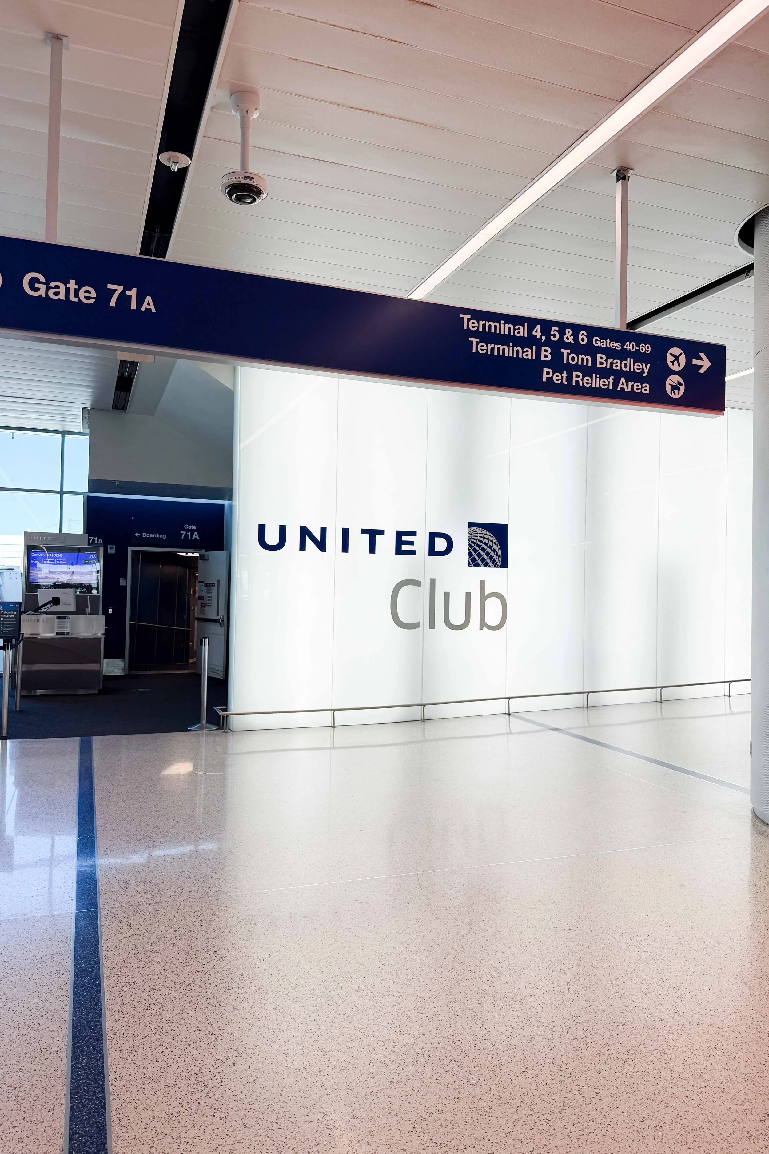 LAX United Club lounge