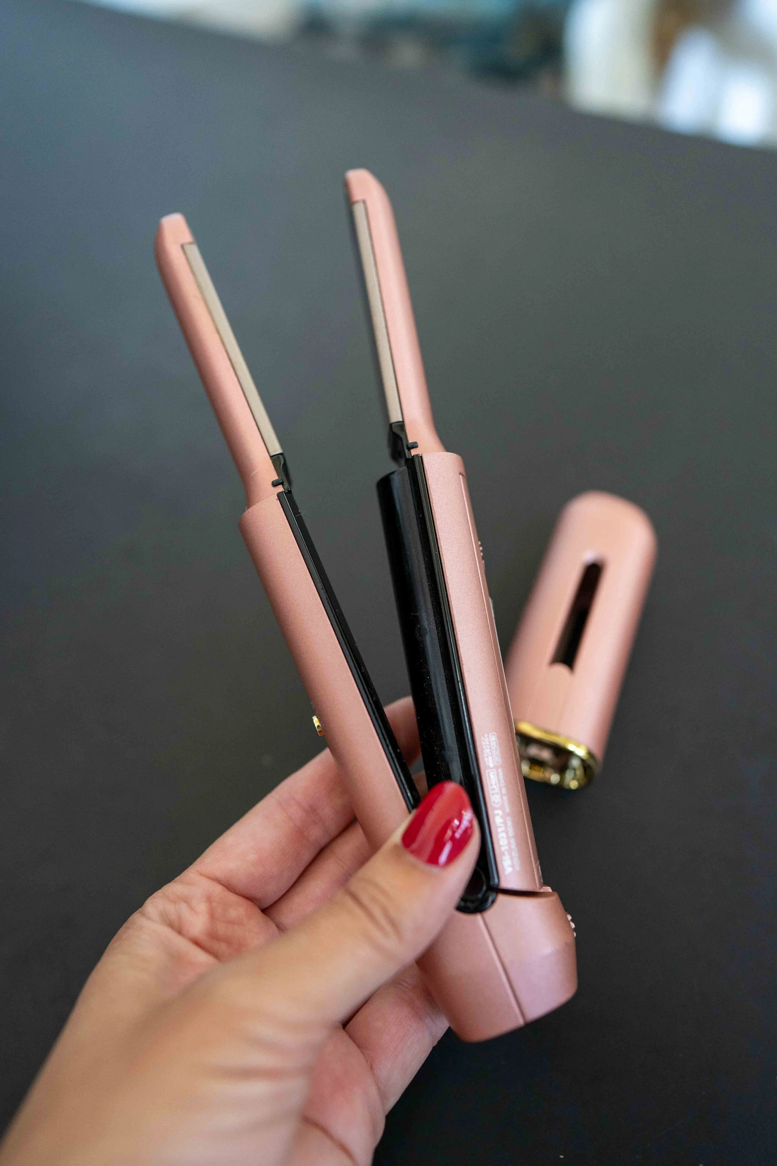 Pink mini straightening iron