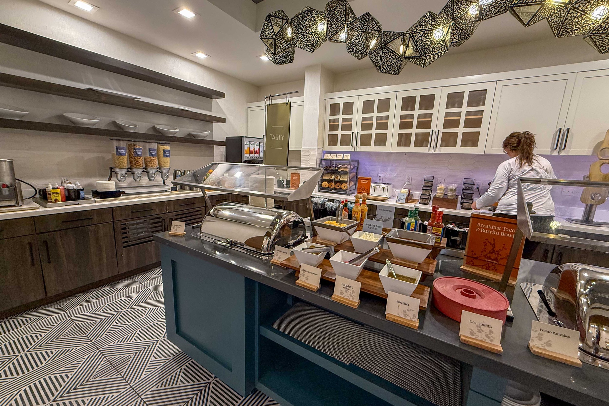 Nicely laid out free hotel breakfast in Jackson, Mississippi