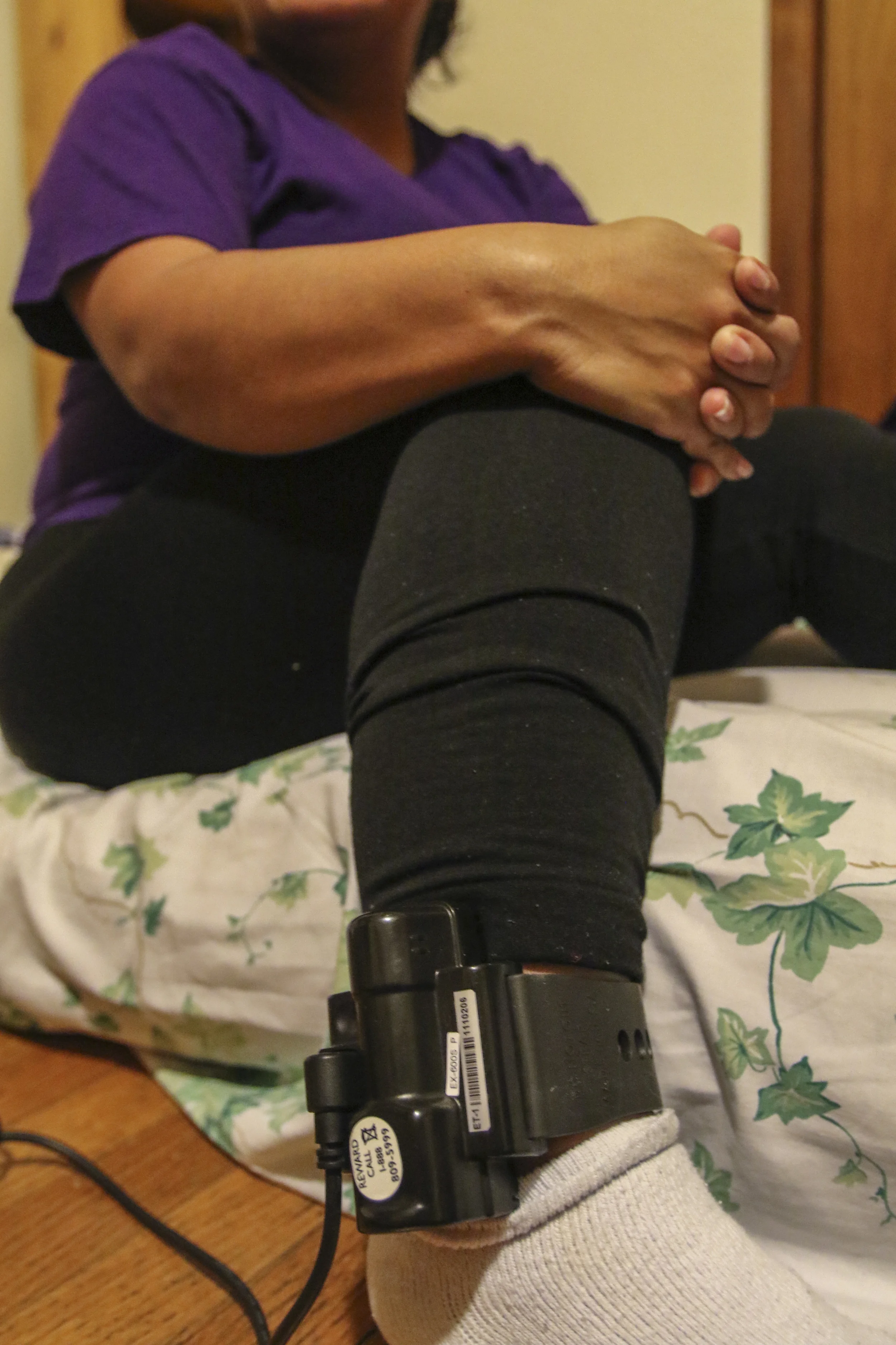 ankle shackle monitor.jpg