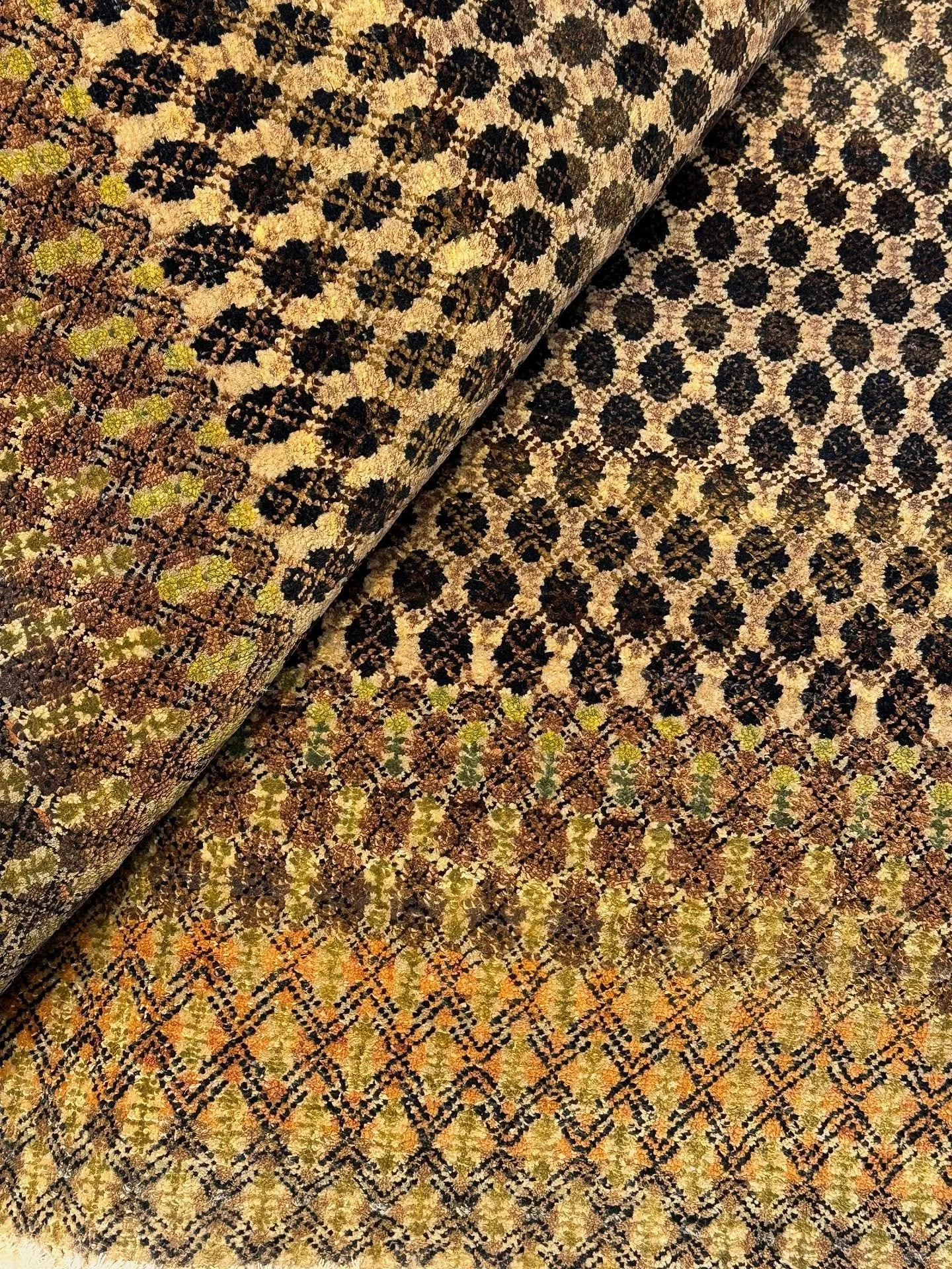 Get ready to be mesmerized by this Lotus rug! Visit Driscoll Robbins during their 2025 annual sale to see it up close.
